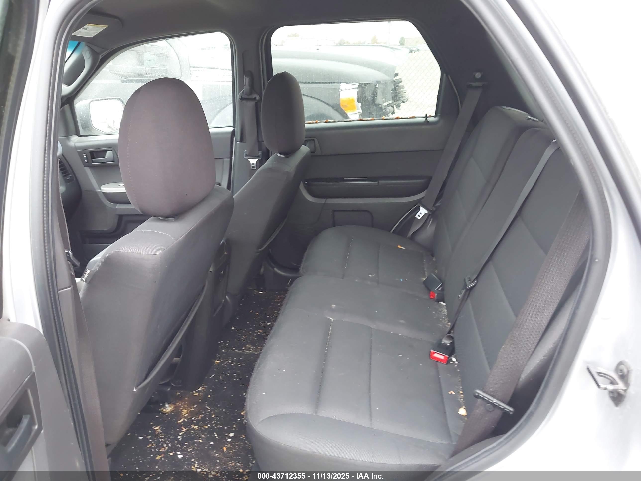 FORD ESCAPE image 8