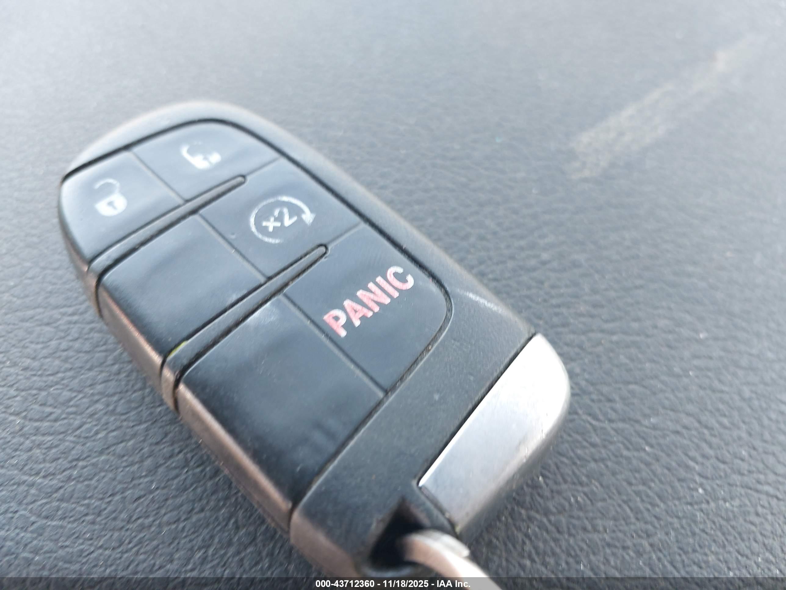 JEEP RENEGADE image 11