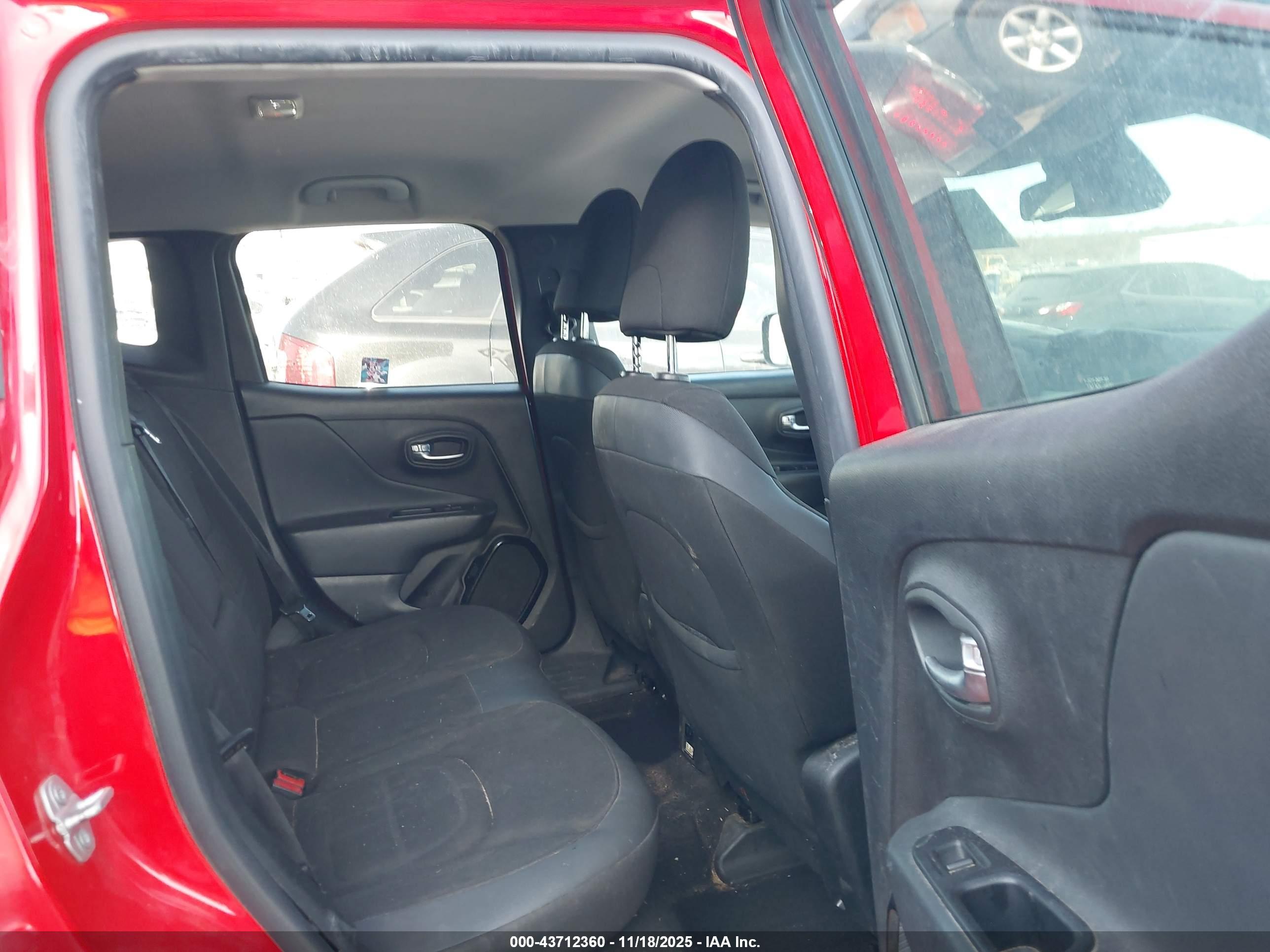 JEEP RENEGADE image 8