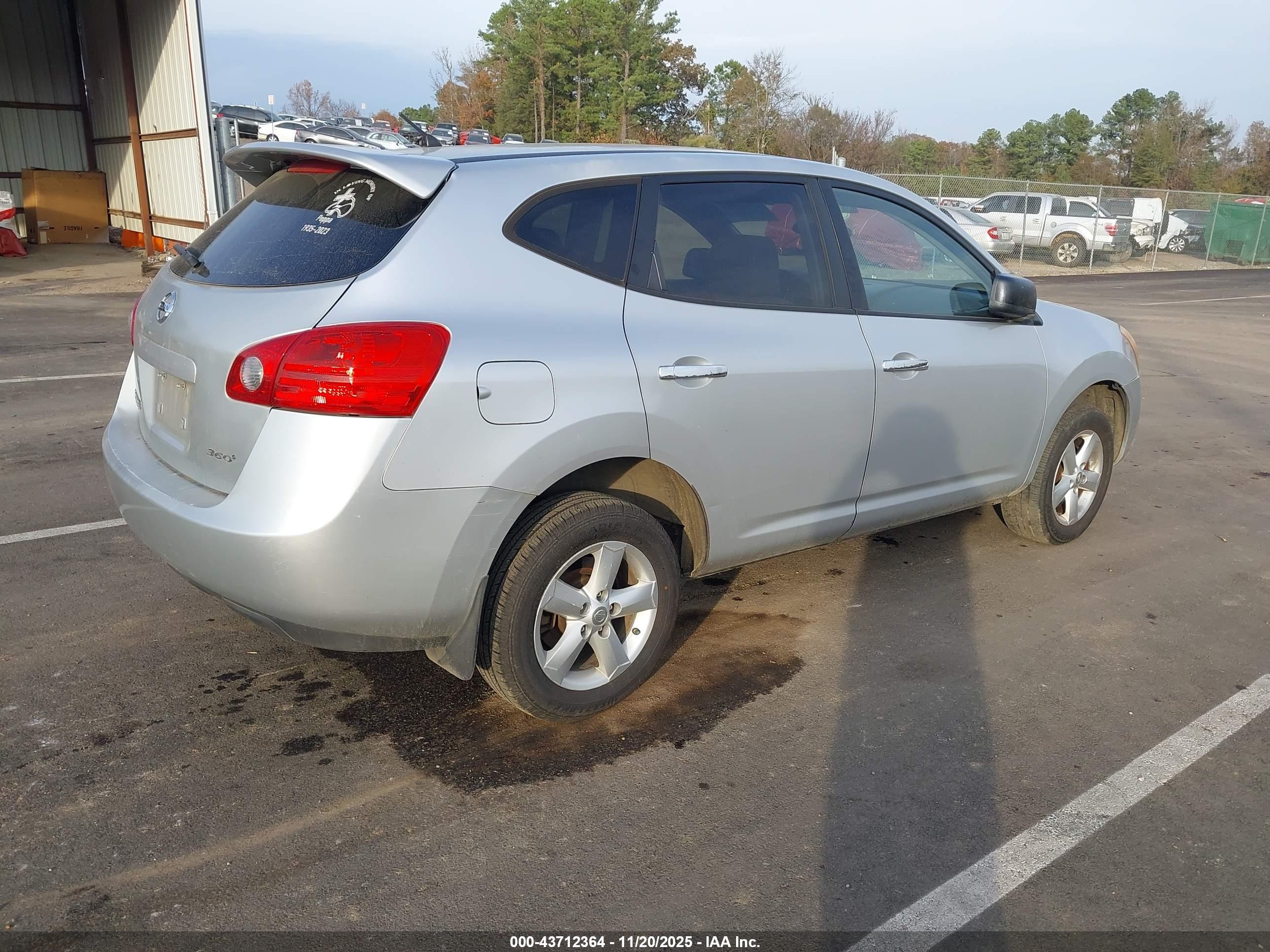 NISSAN ROGUE image 4