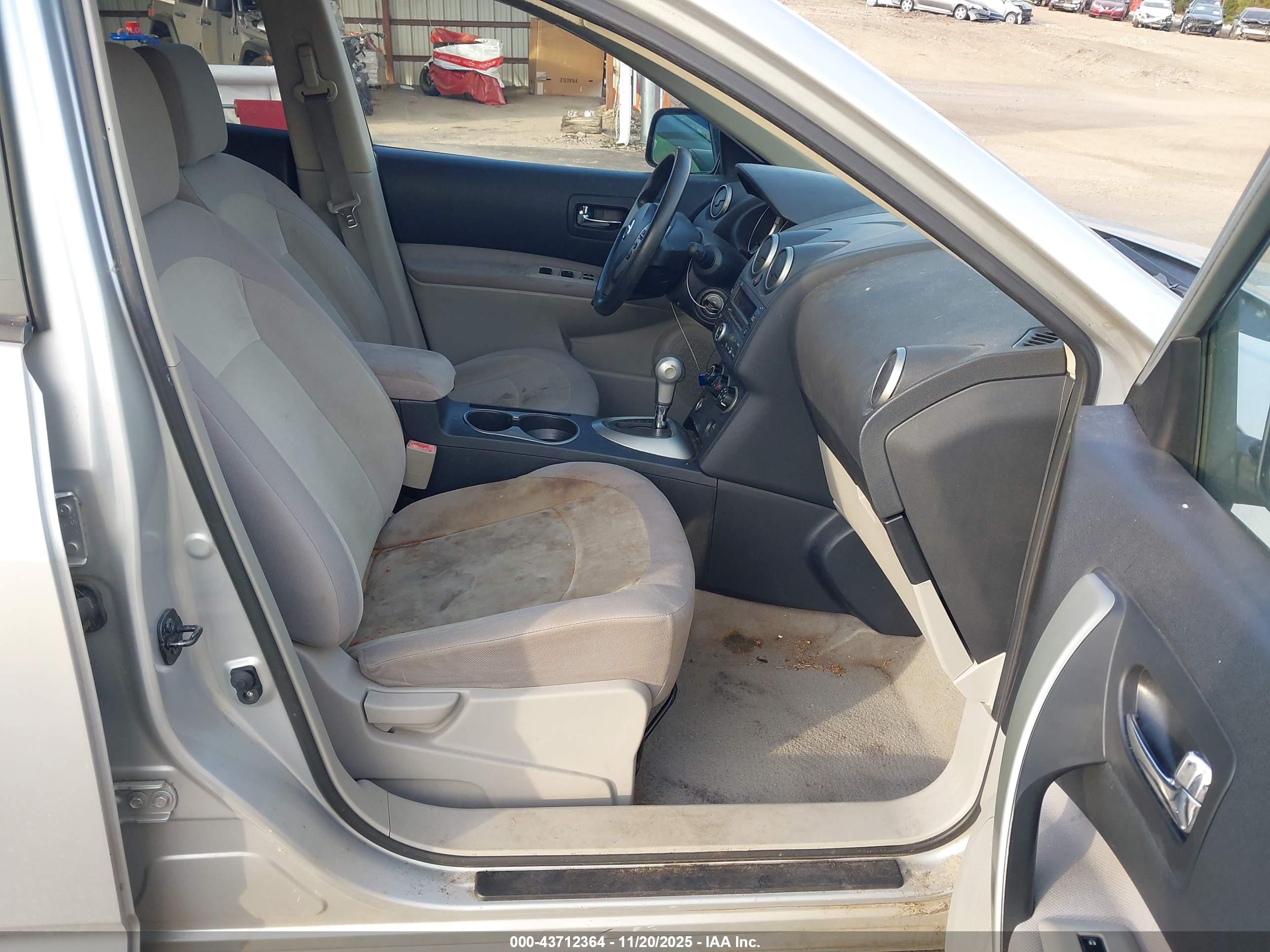 NISSAN ROGUE image 5