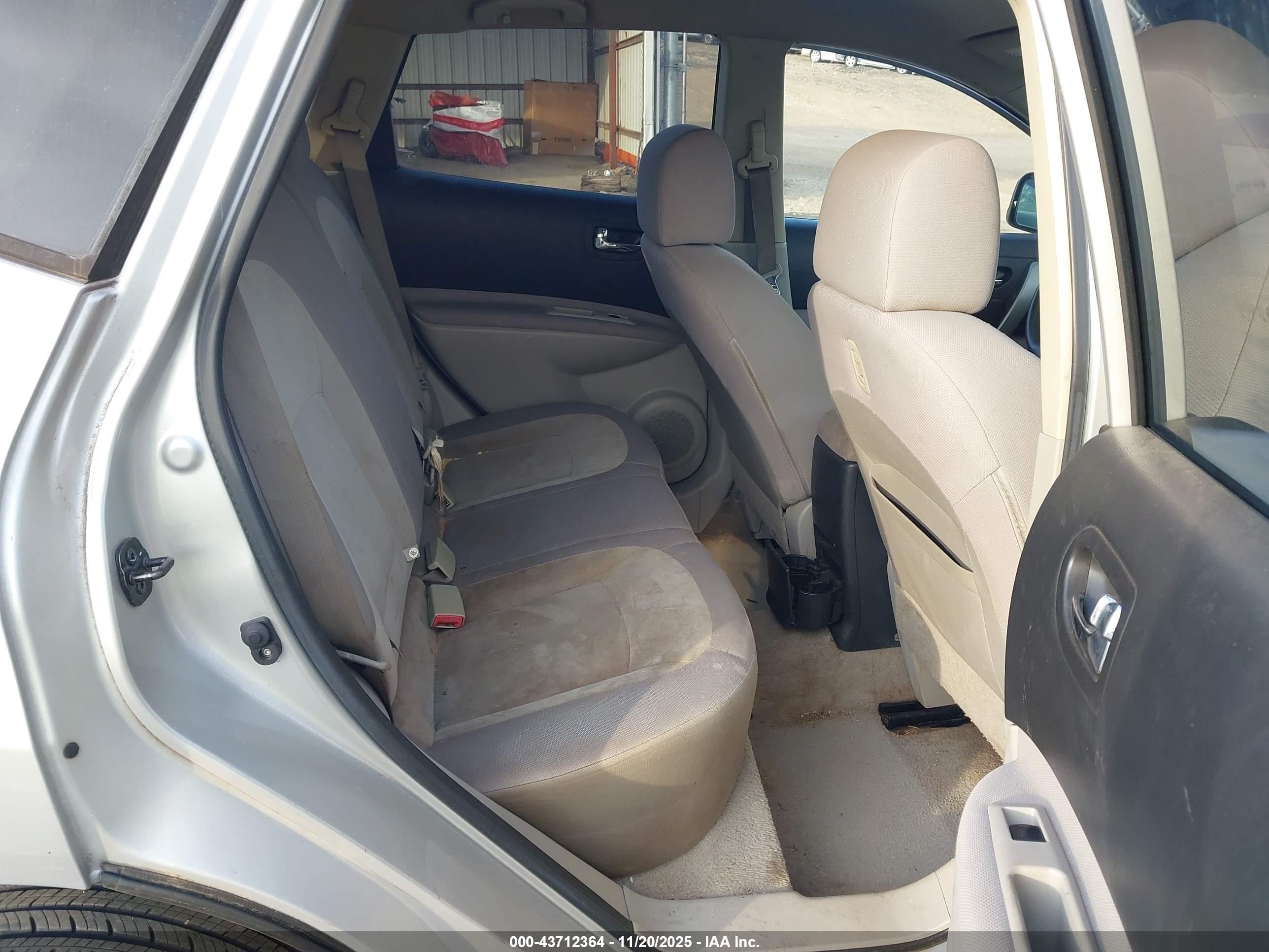 NISSAN ROGUE image 8