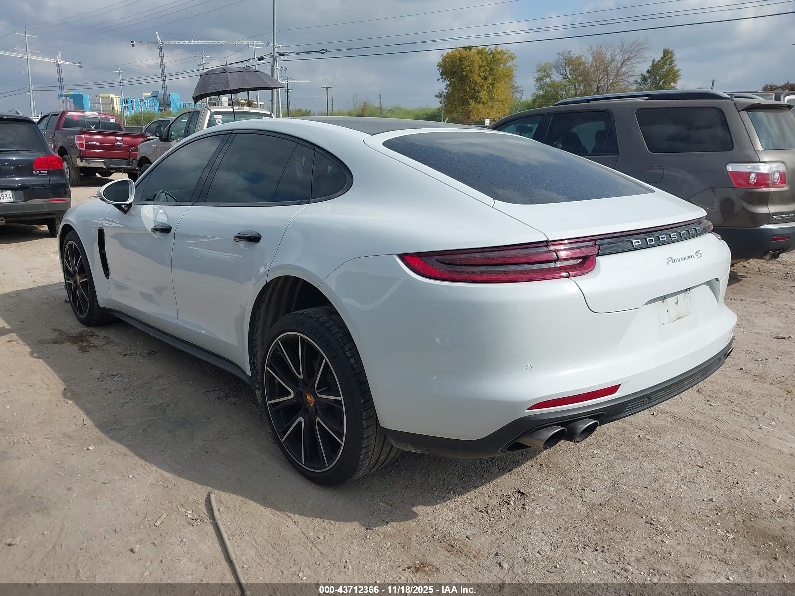 PORSCHE PANAMERA image 3