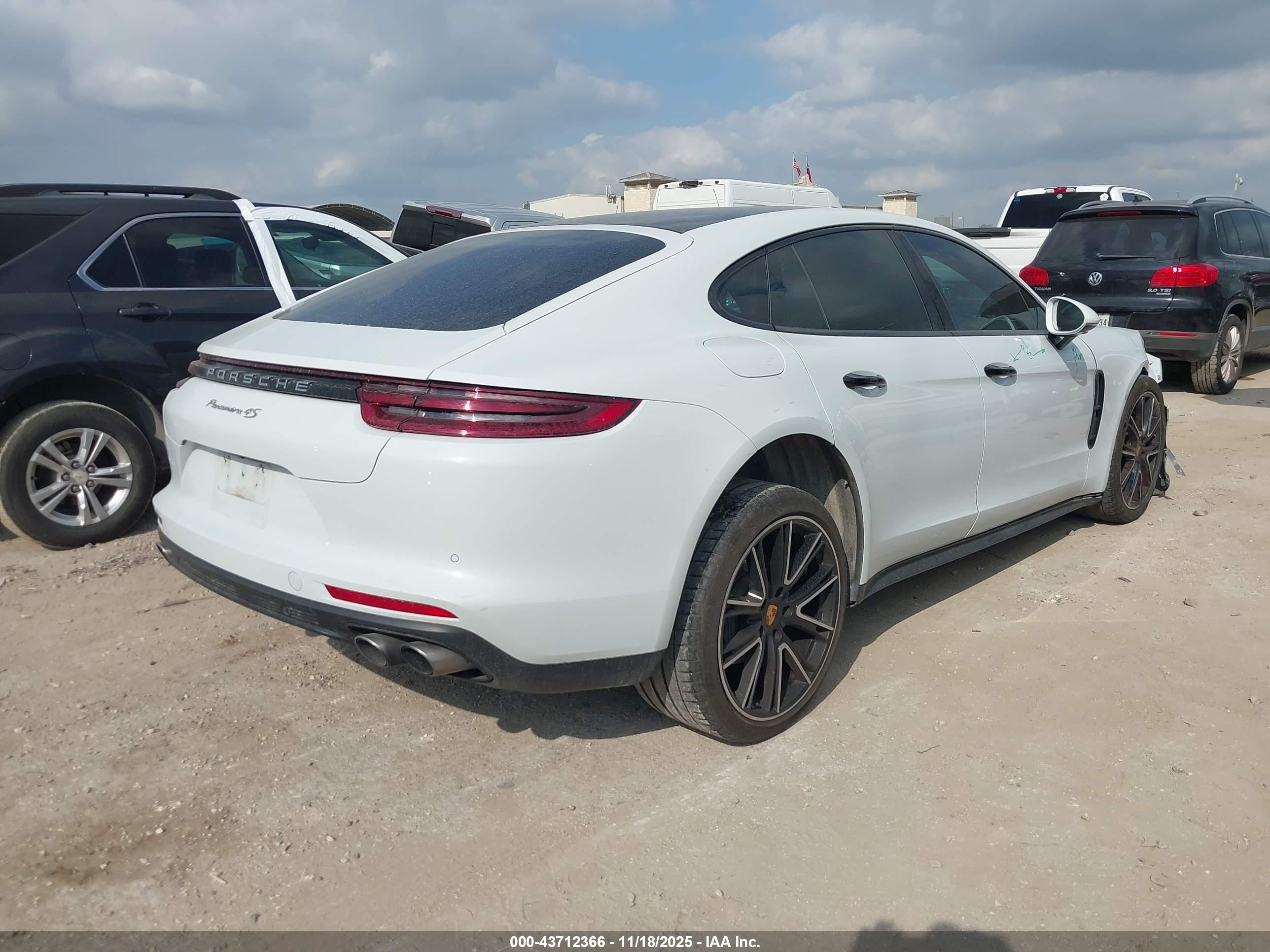 PORSCHE PANAMERA image 4