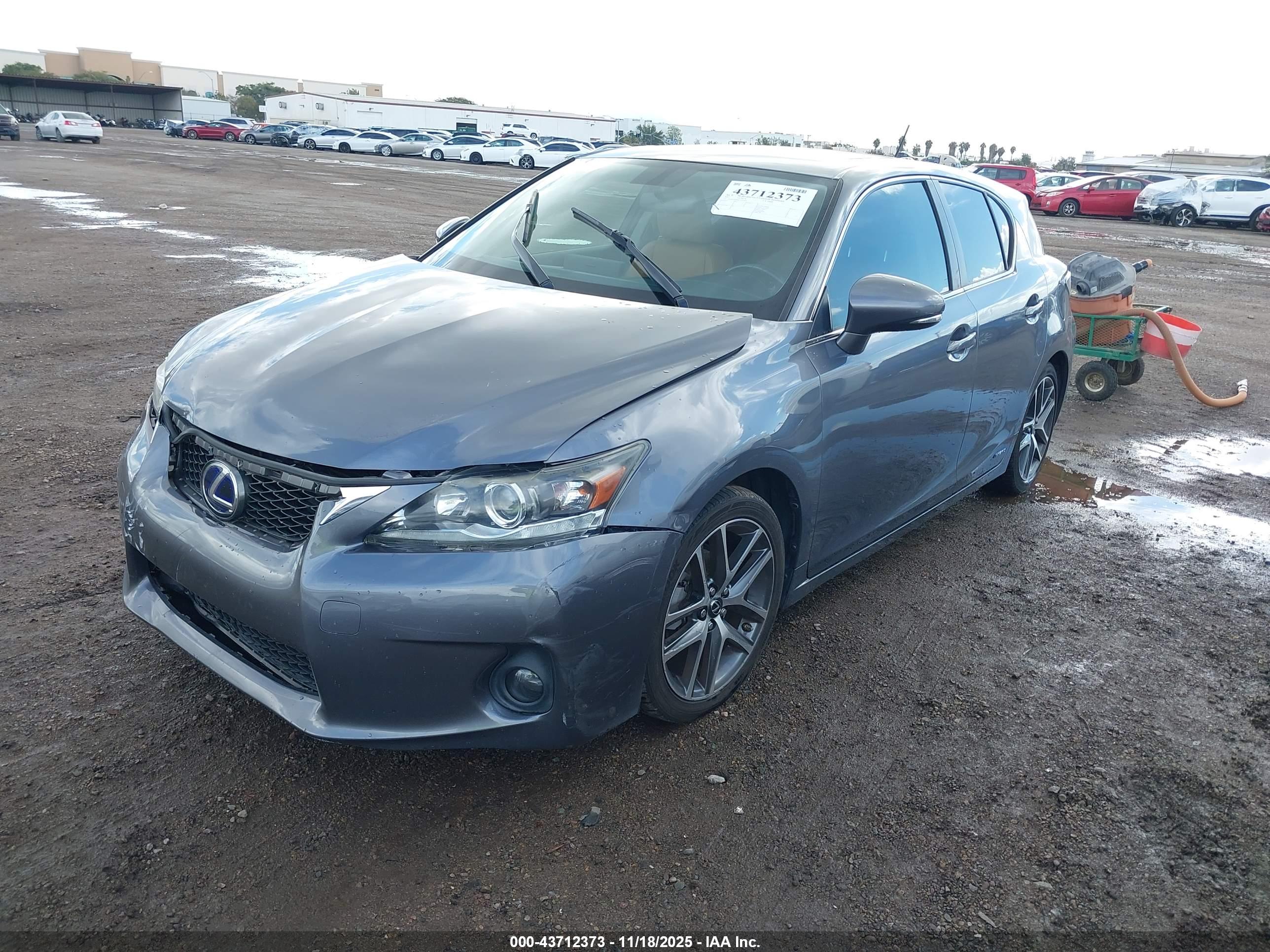 LEXUS CT image 2