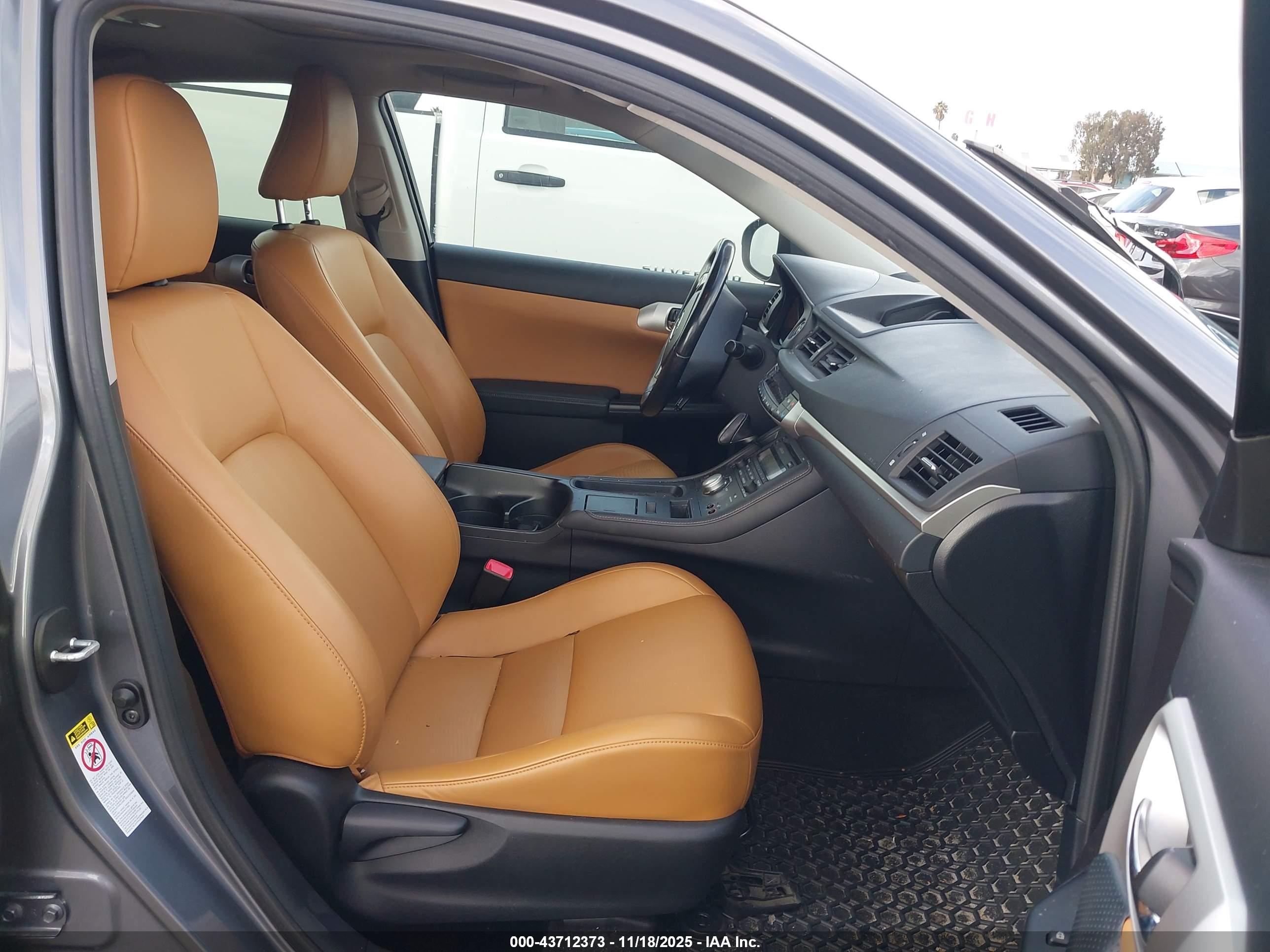 LEXUS CT image 5