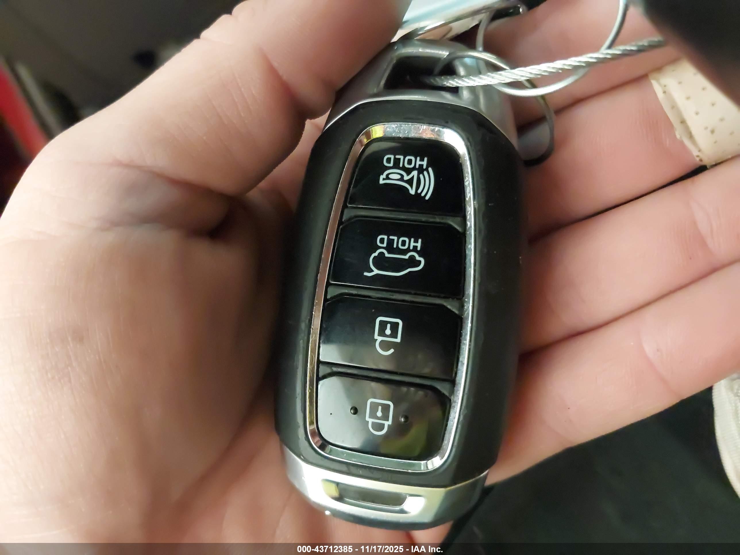 HYUNDAI KONA image 11