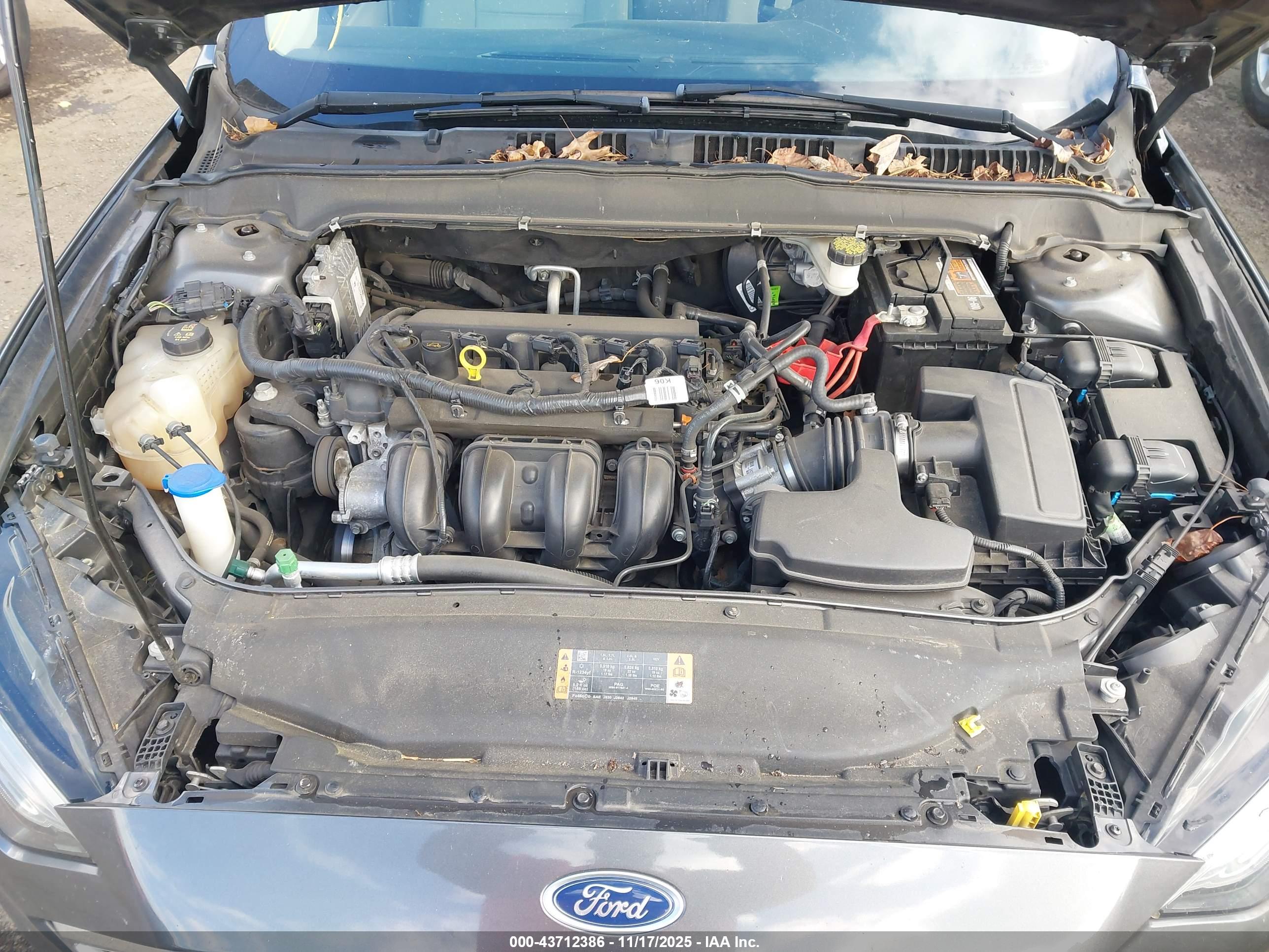 FORD FUSION image 10