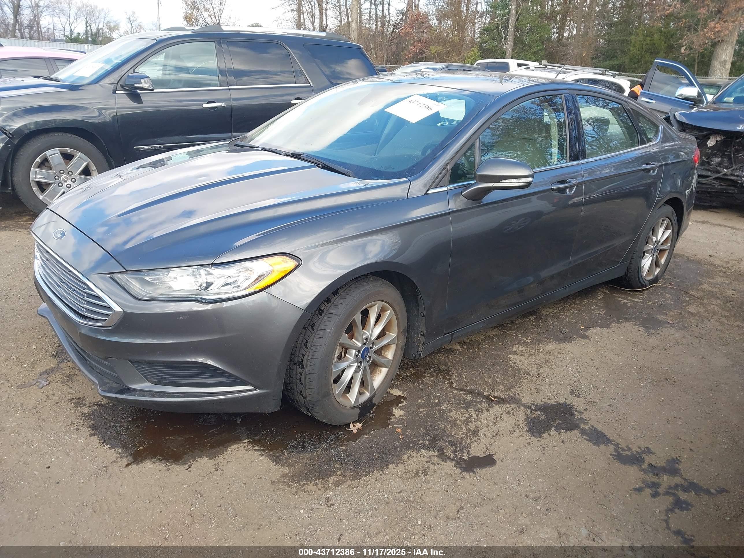 FORD FUSION image 2