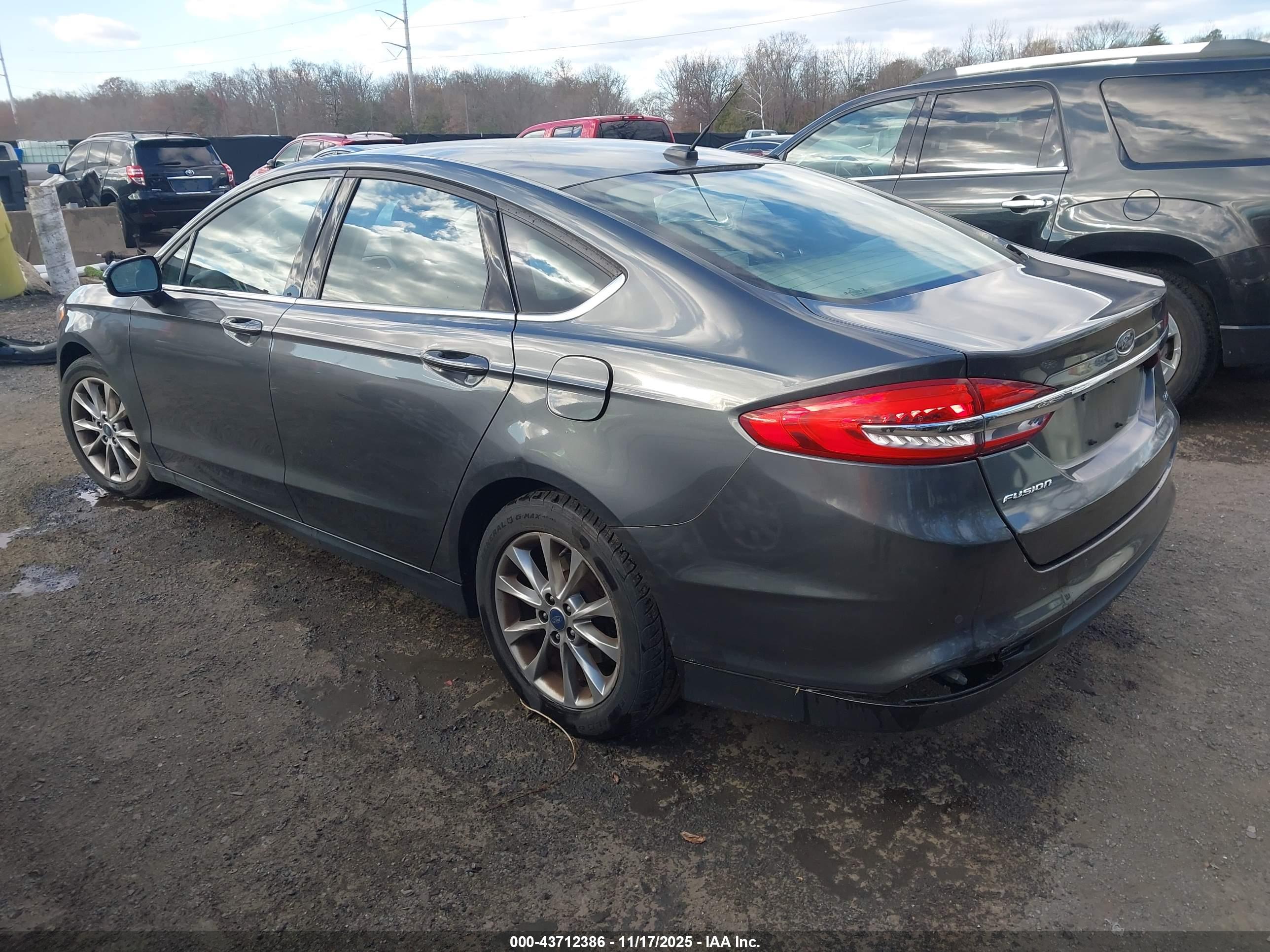 FORD FUSION image 3
