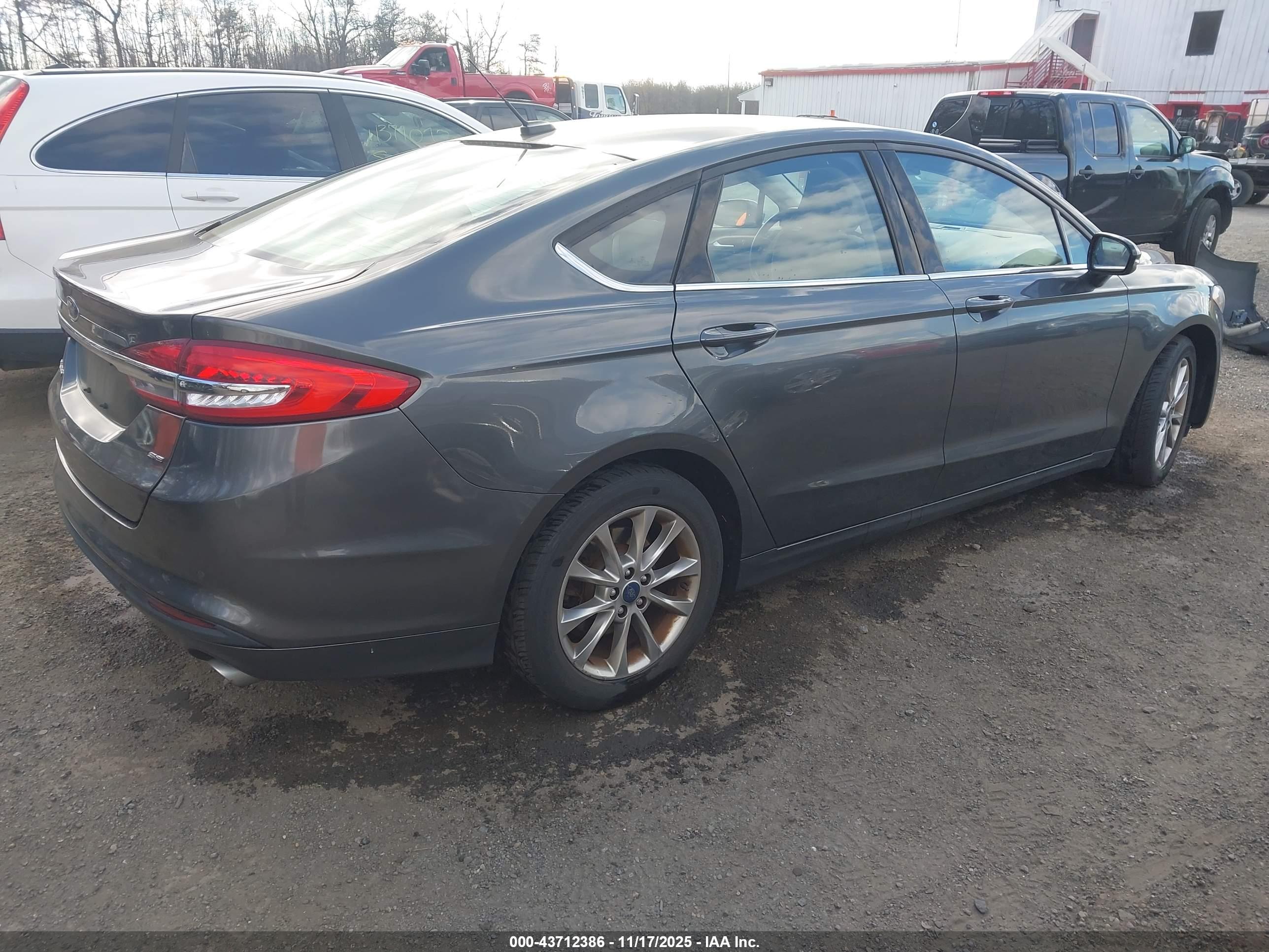 FORD FUSION image 4