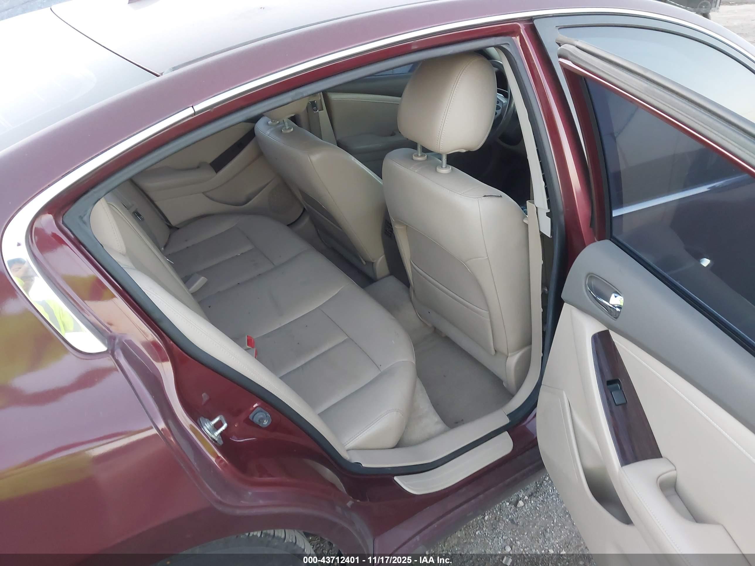 NISSAN ALTIMA image 8