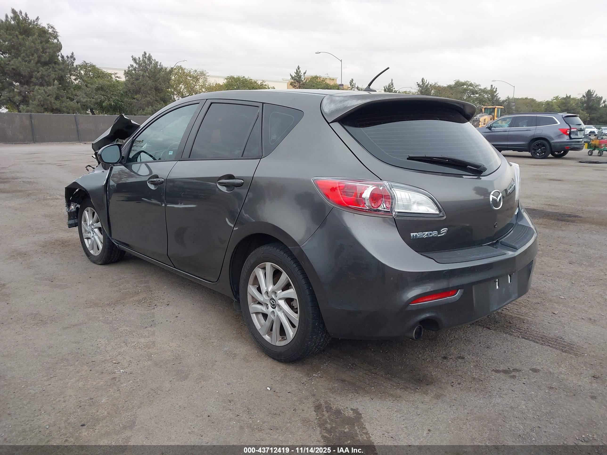 MAZDA MAZDA3 image 3