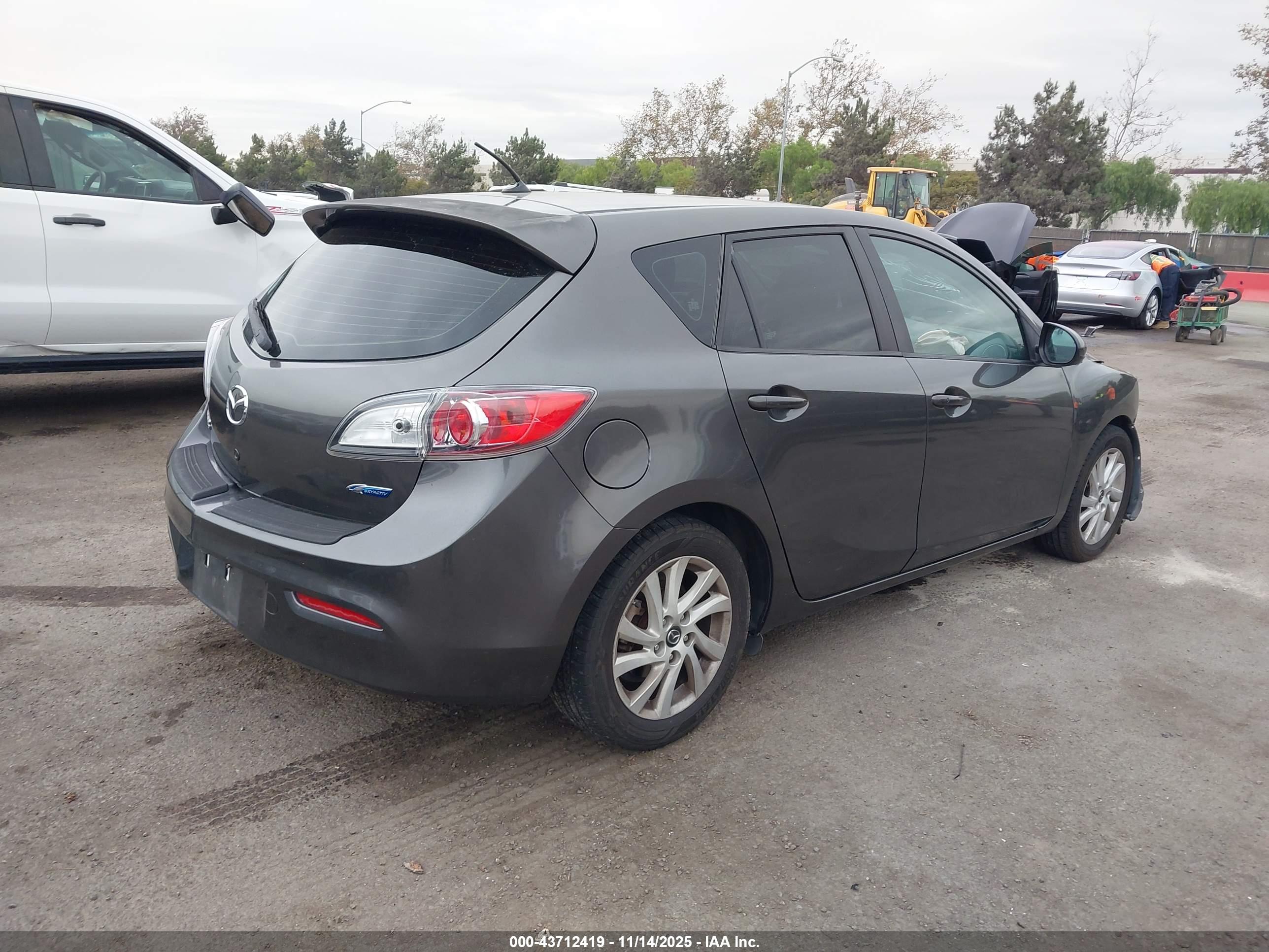 MAZDA MAZDA3 image 4