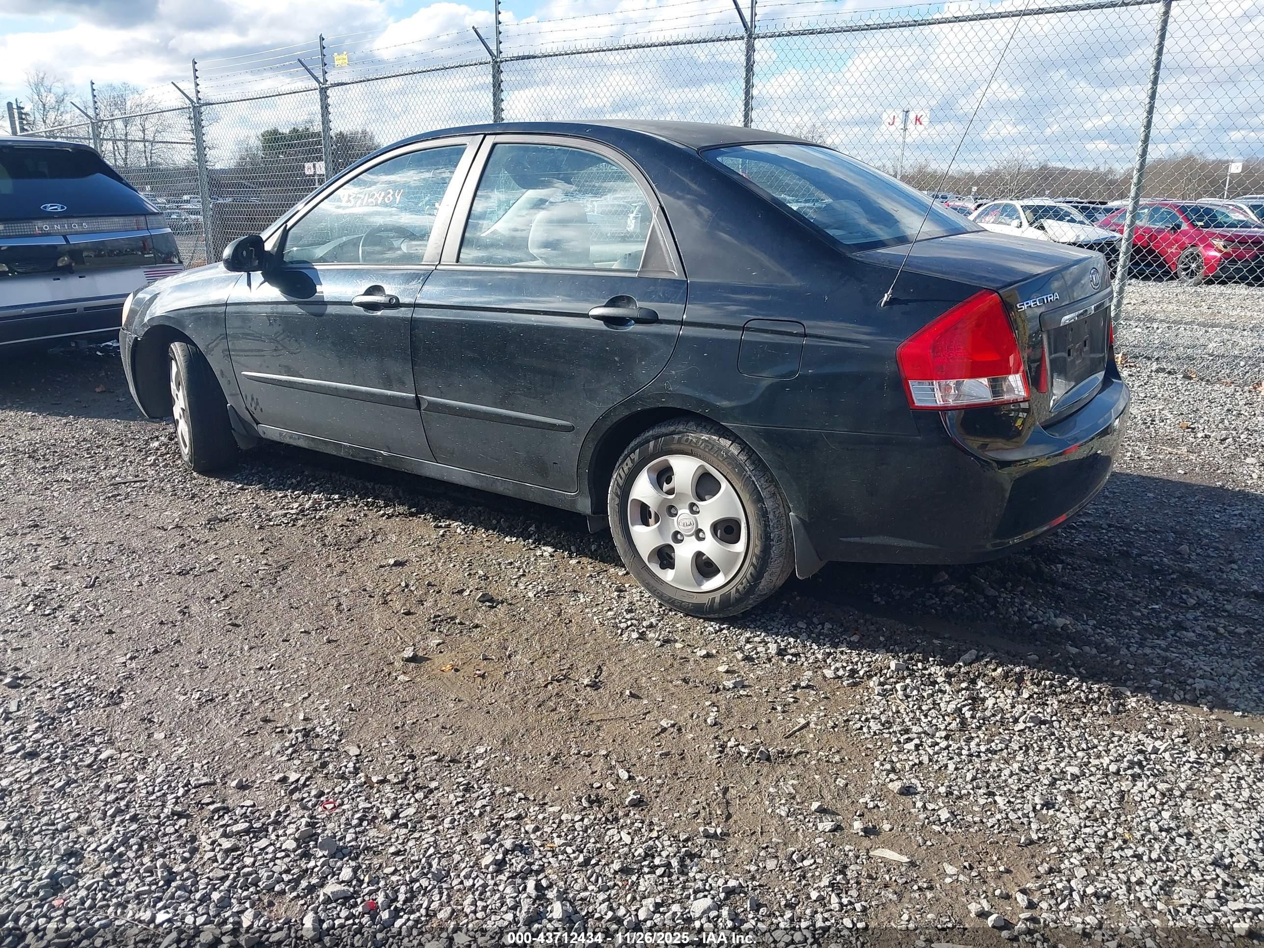 KIA SPECTRA image 3