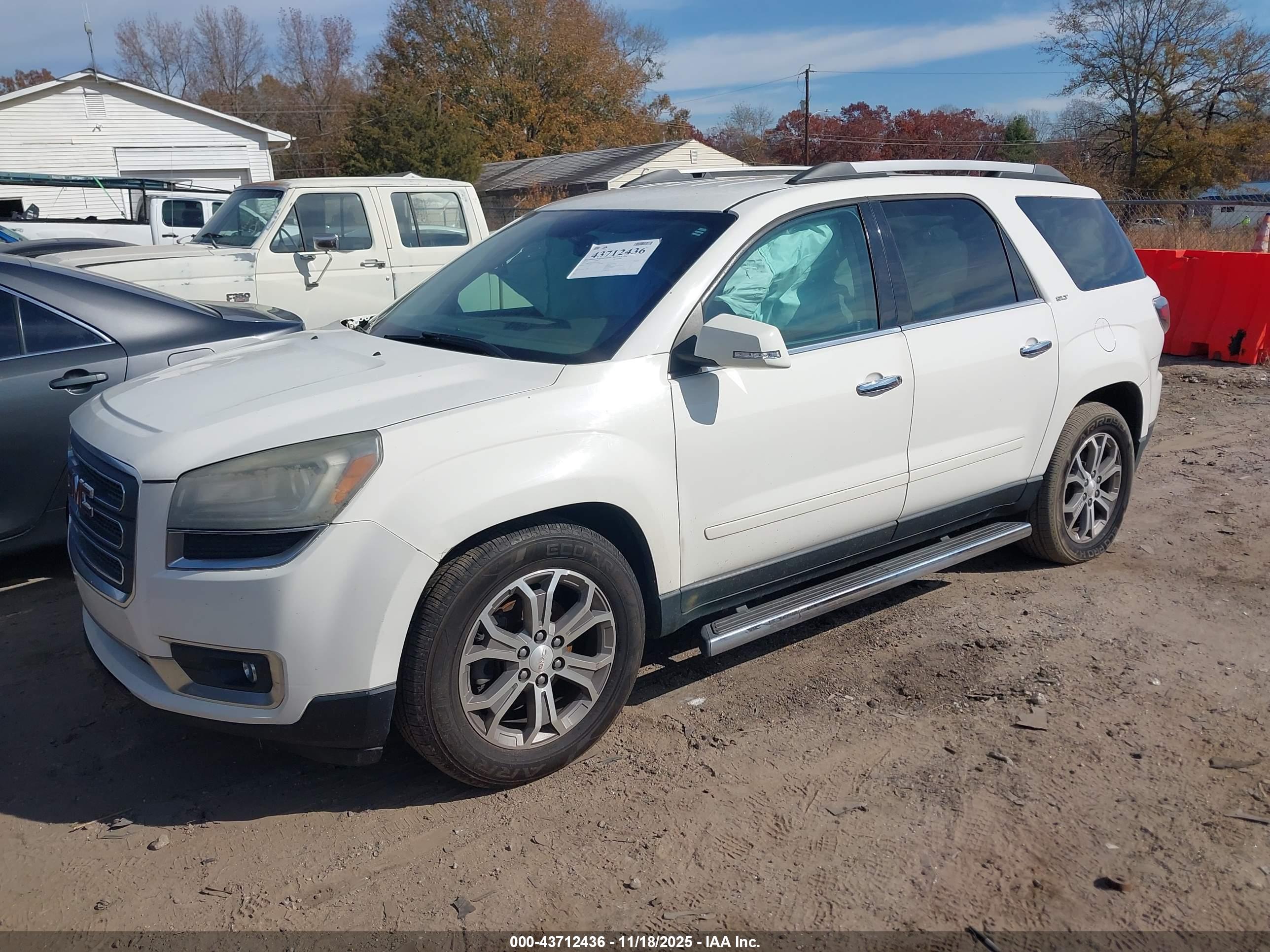 GMC ACADIA image 2