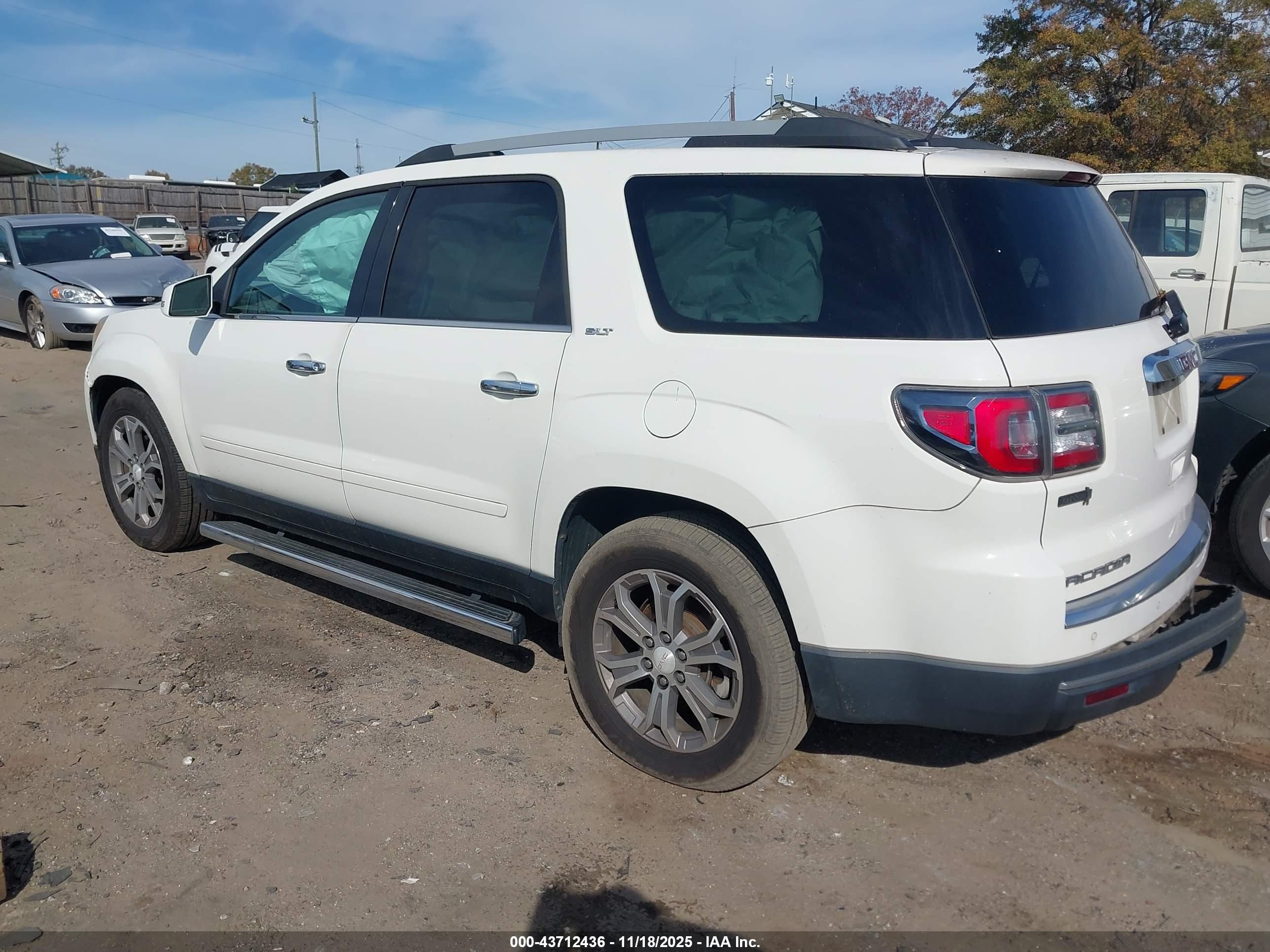 GMC ACADIA image 3