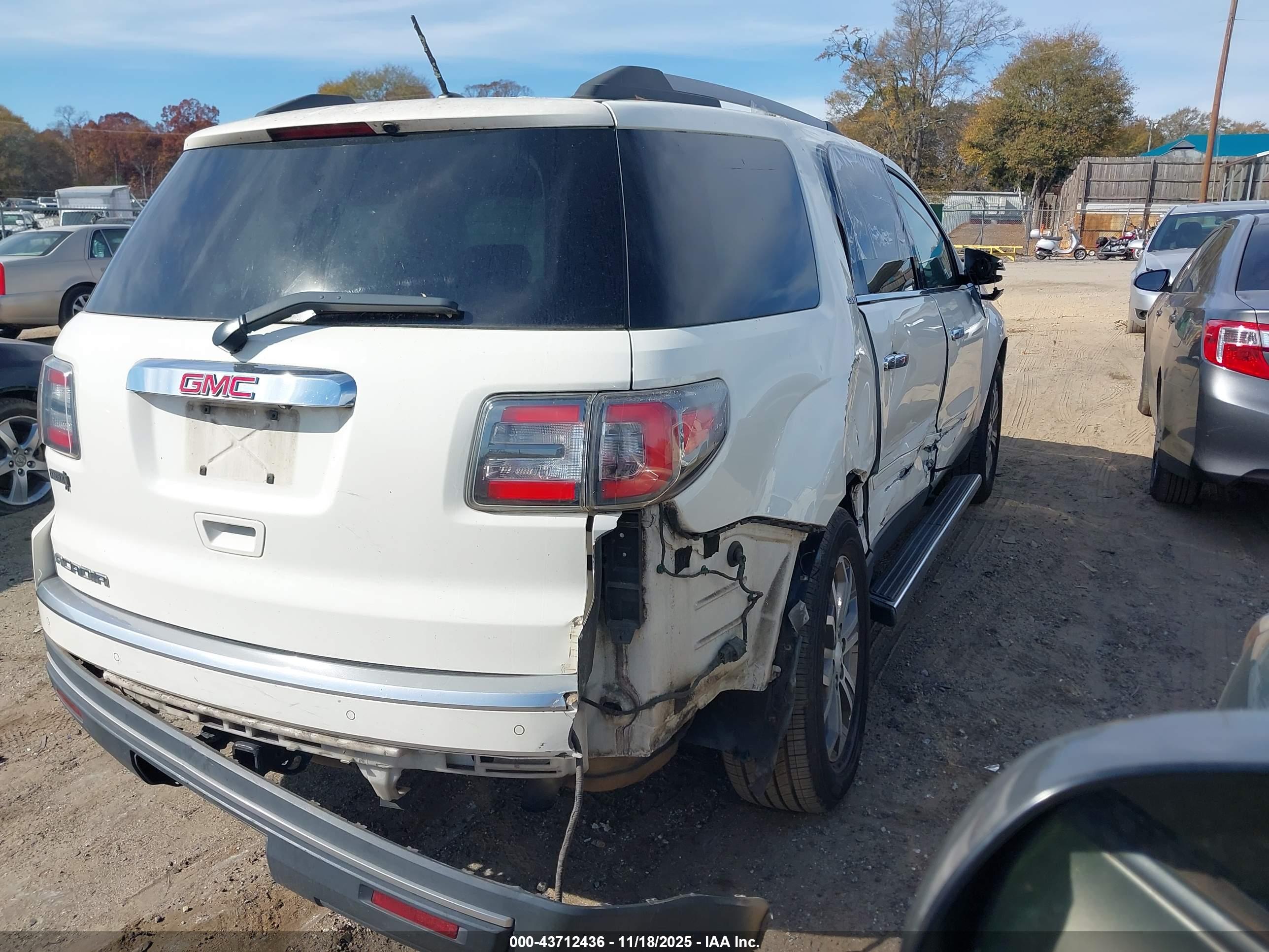 GMC ACADIA image 4