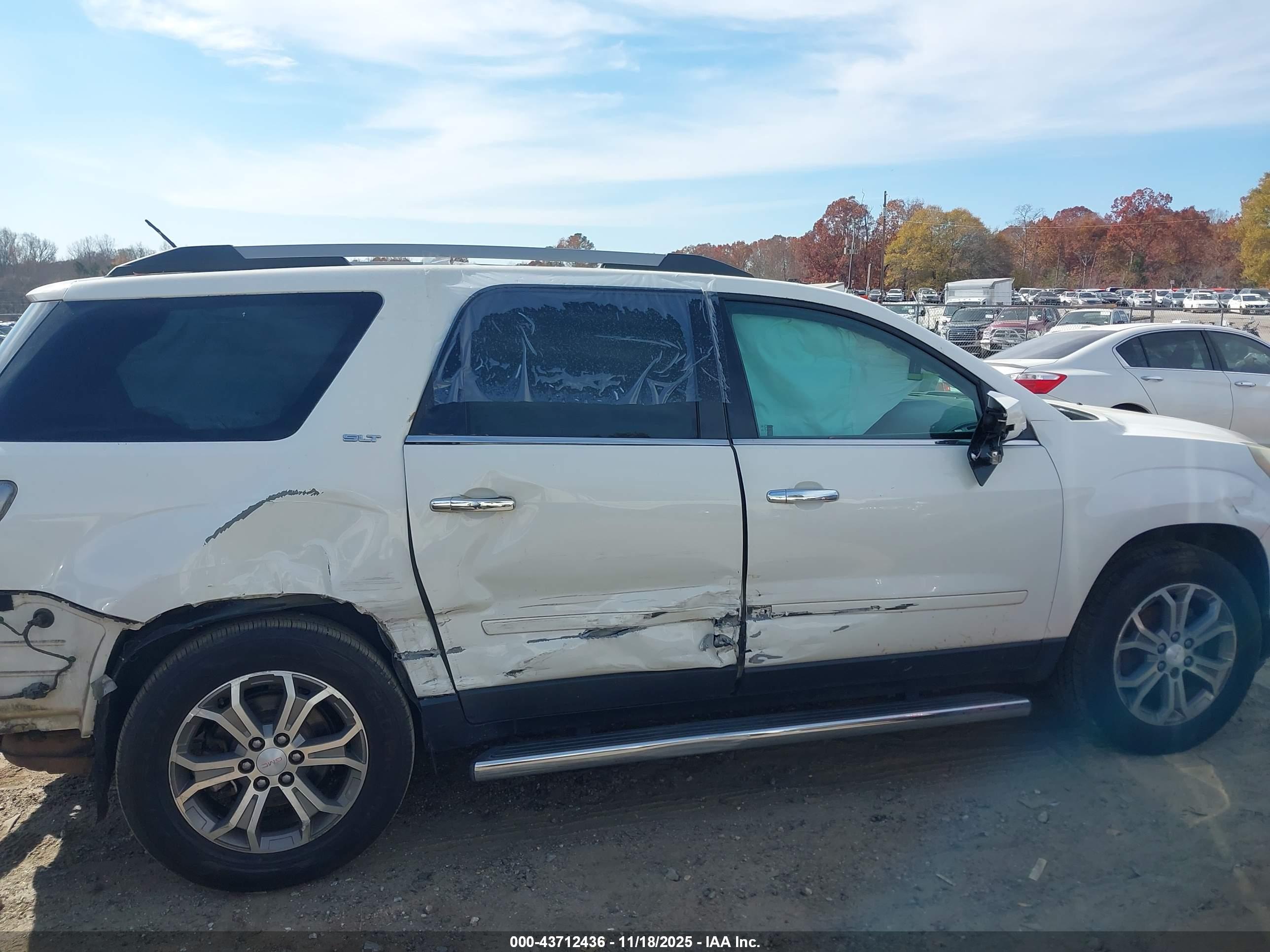GMC ACADIA image 6