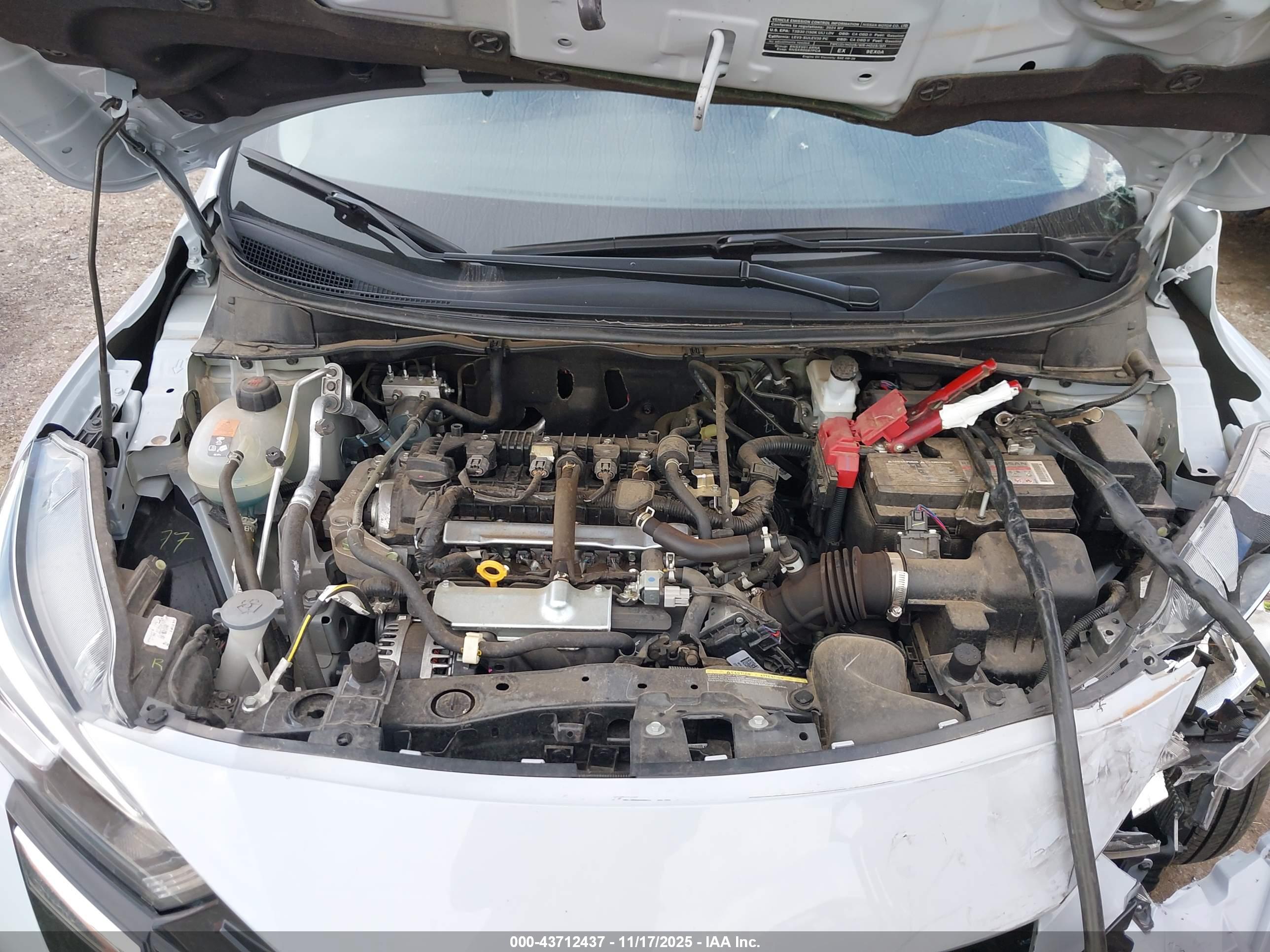 NISSAN VERSA image 10