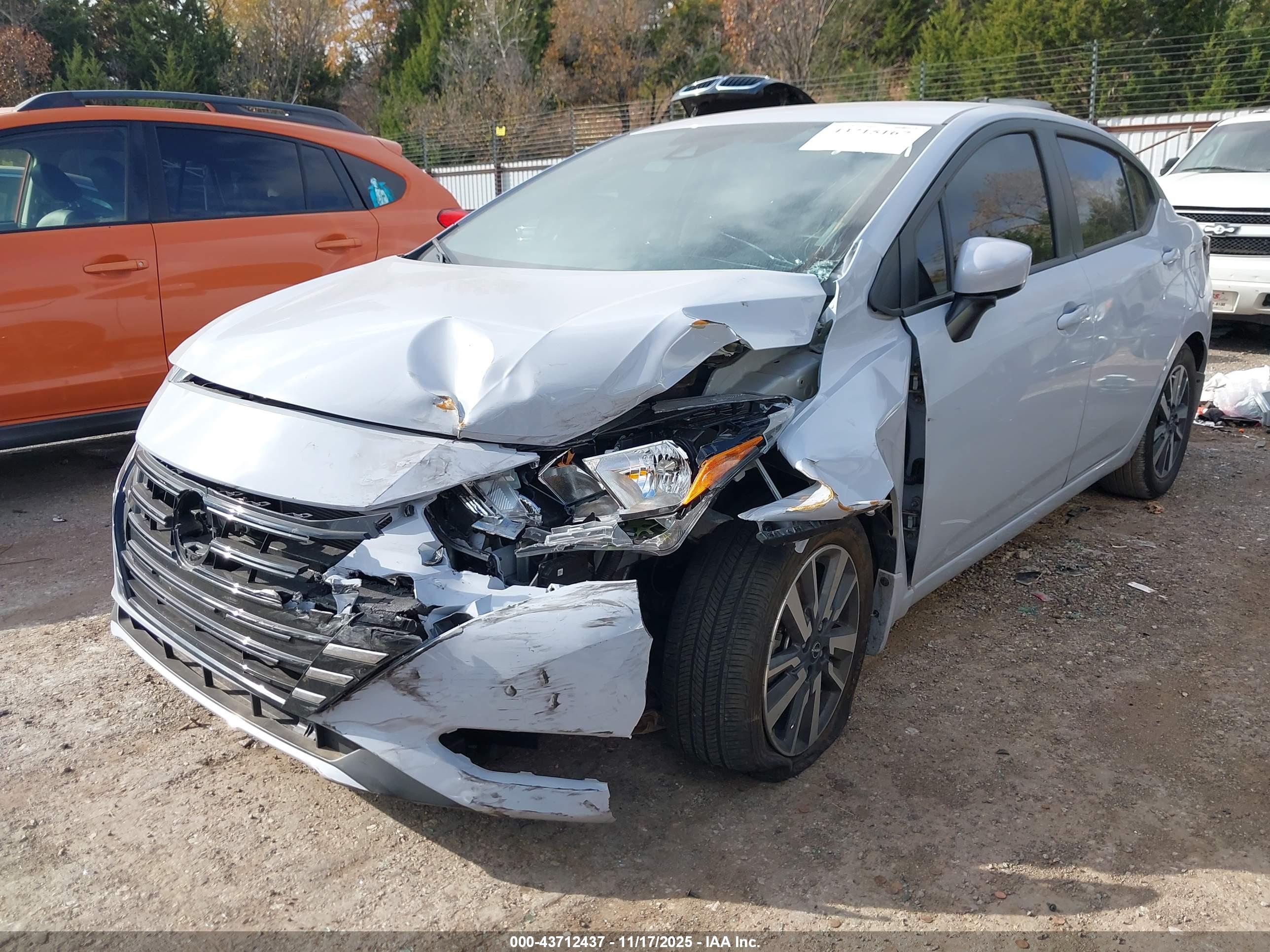 NISSAN VERSA image 2