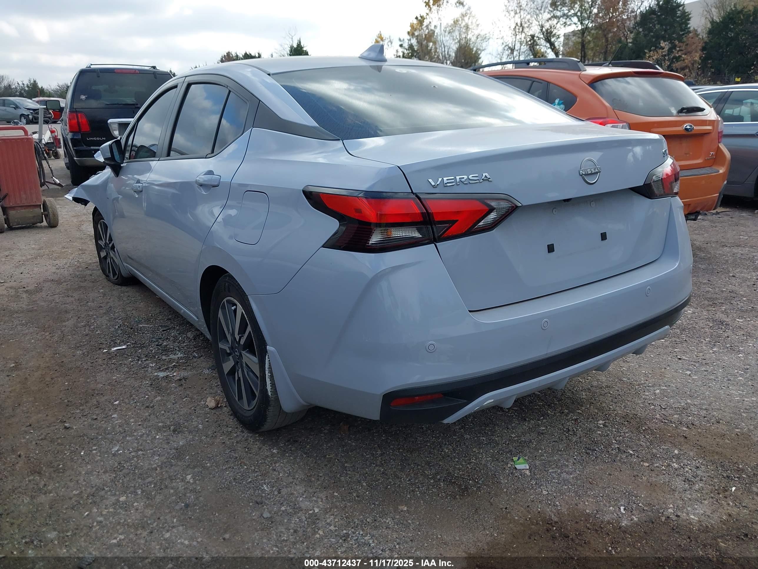 NISSAN VERSA image 3