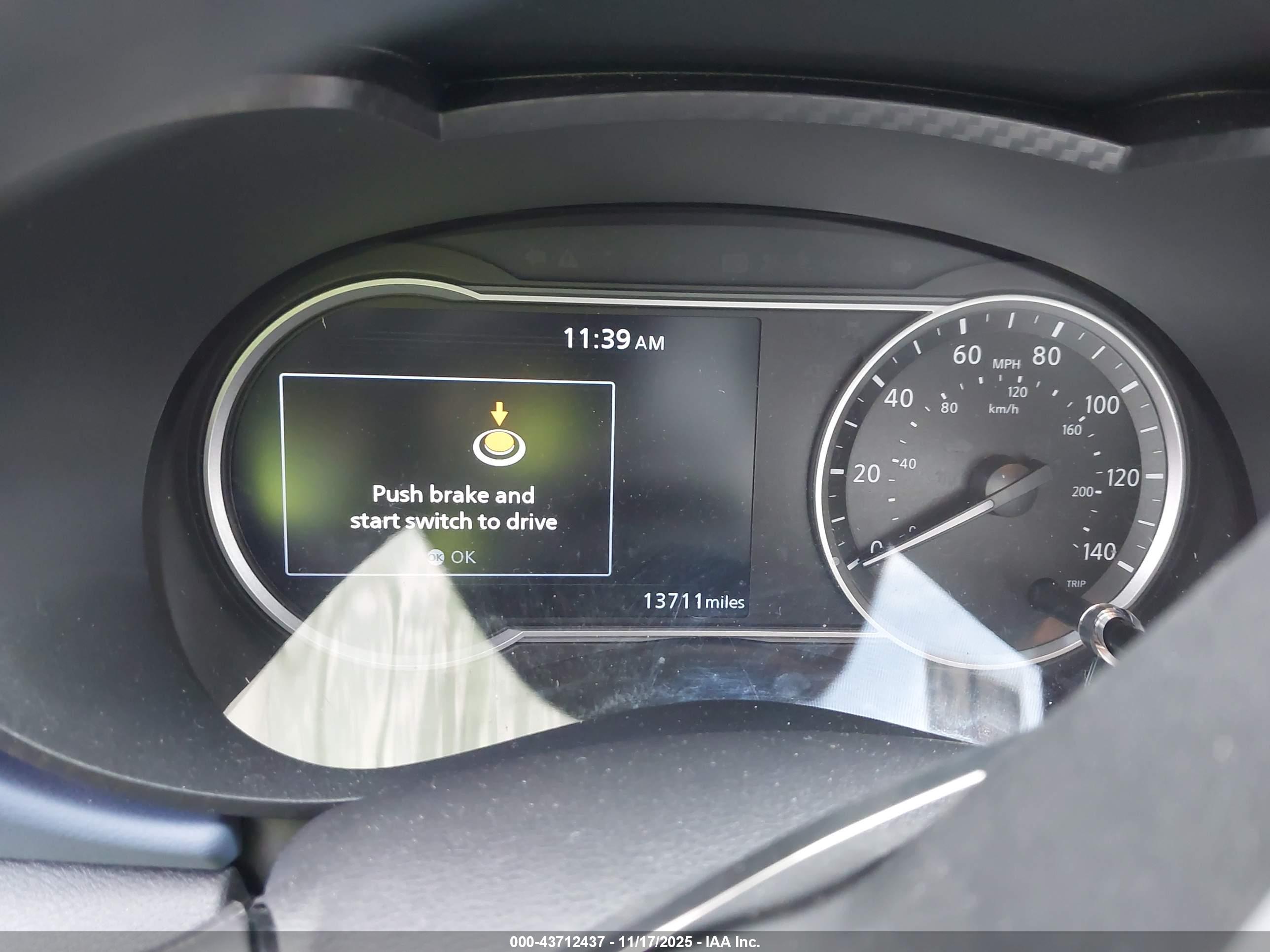 NISSAN VERSA image 7