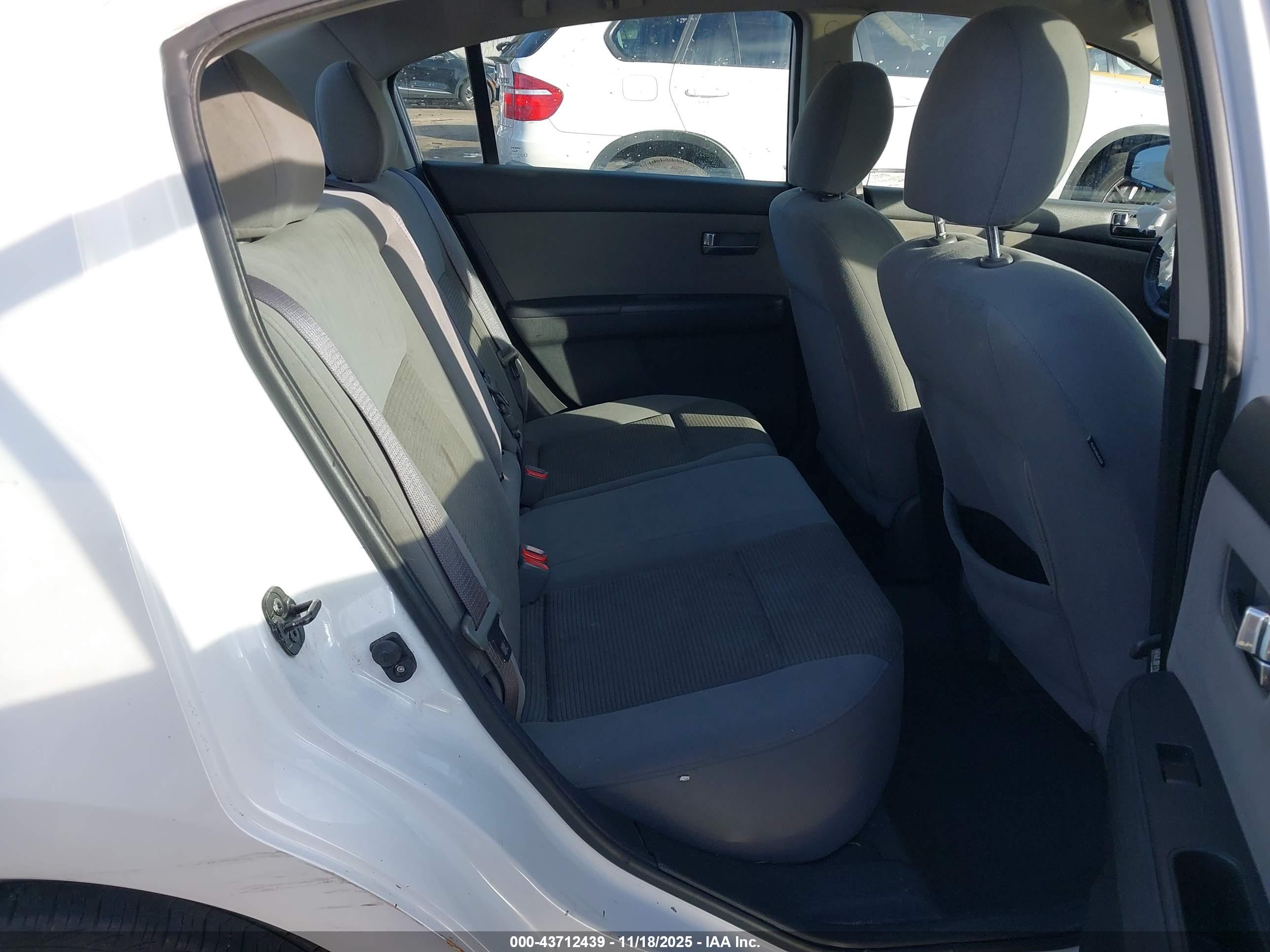 NISSAN SENTRA image 8