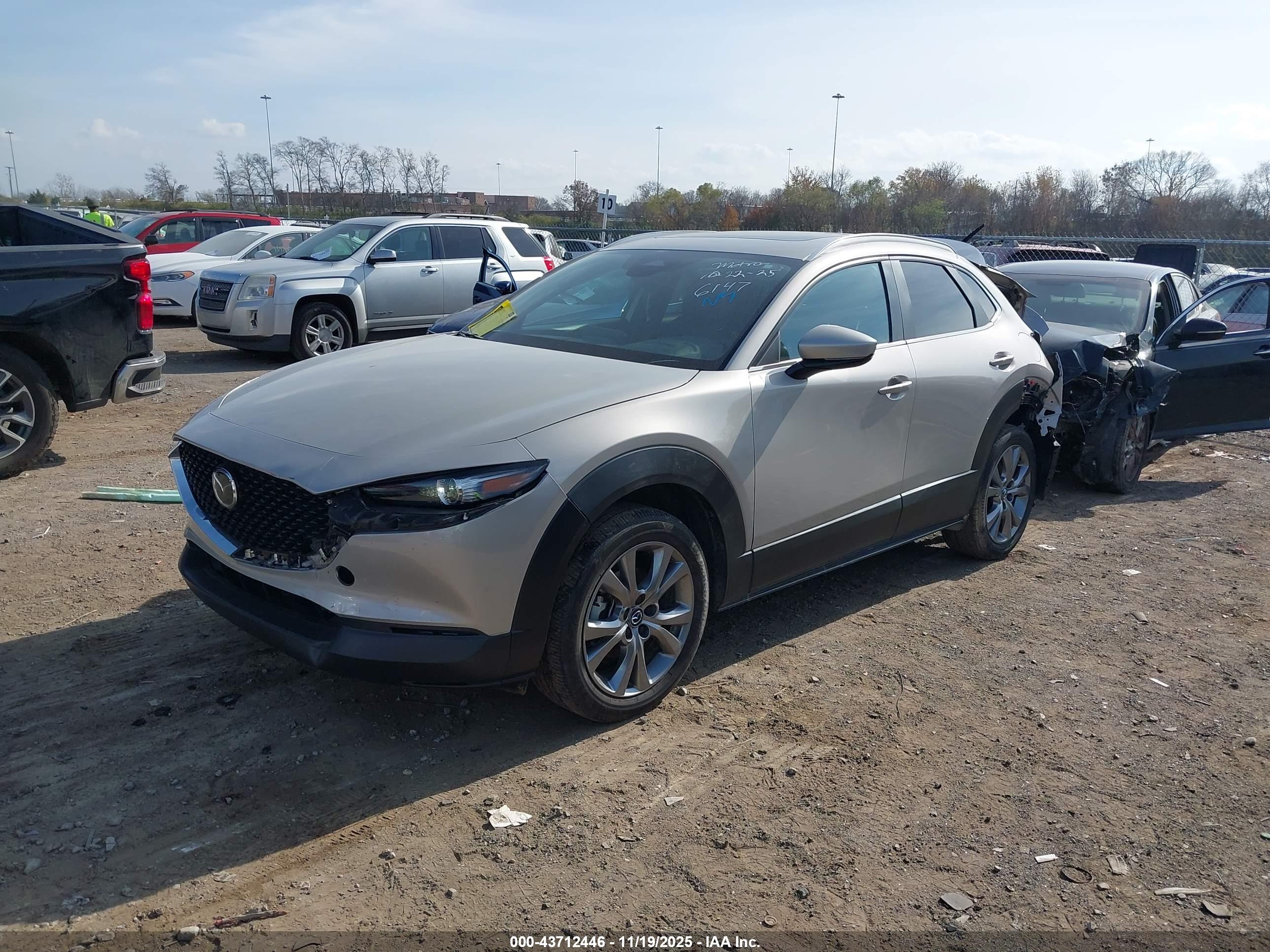 MAZDA CX-30 image 2