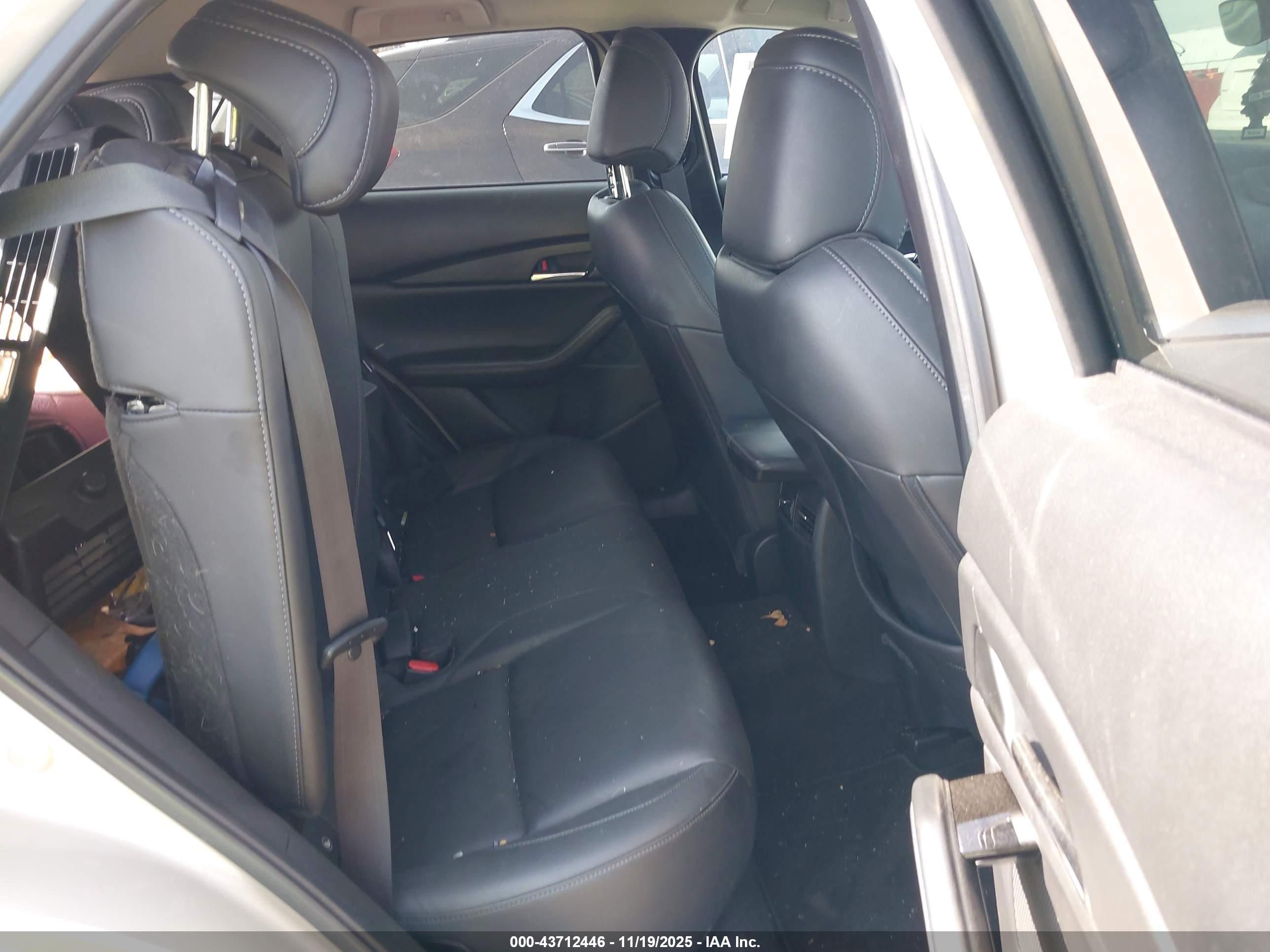 MAZDA CX-30 image 8