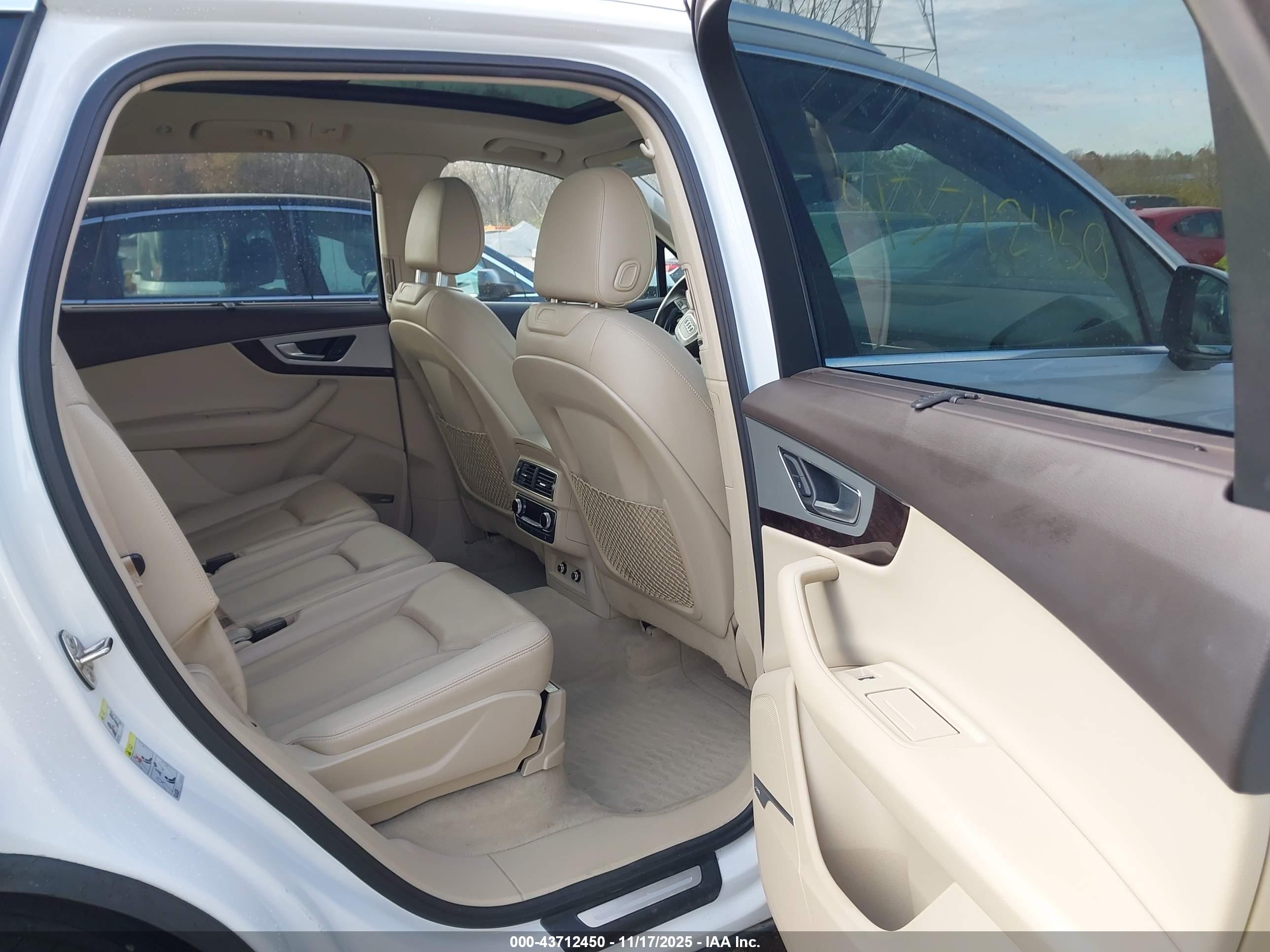AUDI Q7 image 8