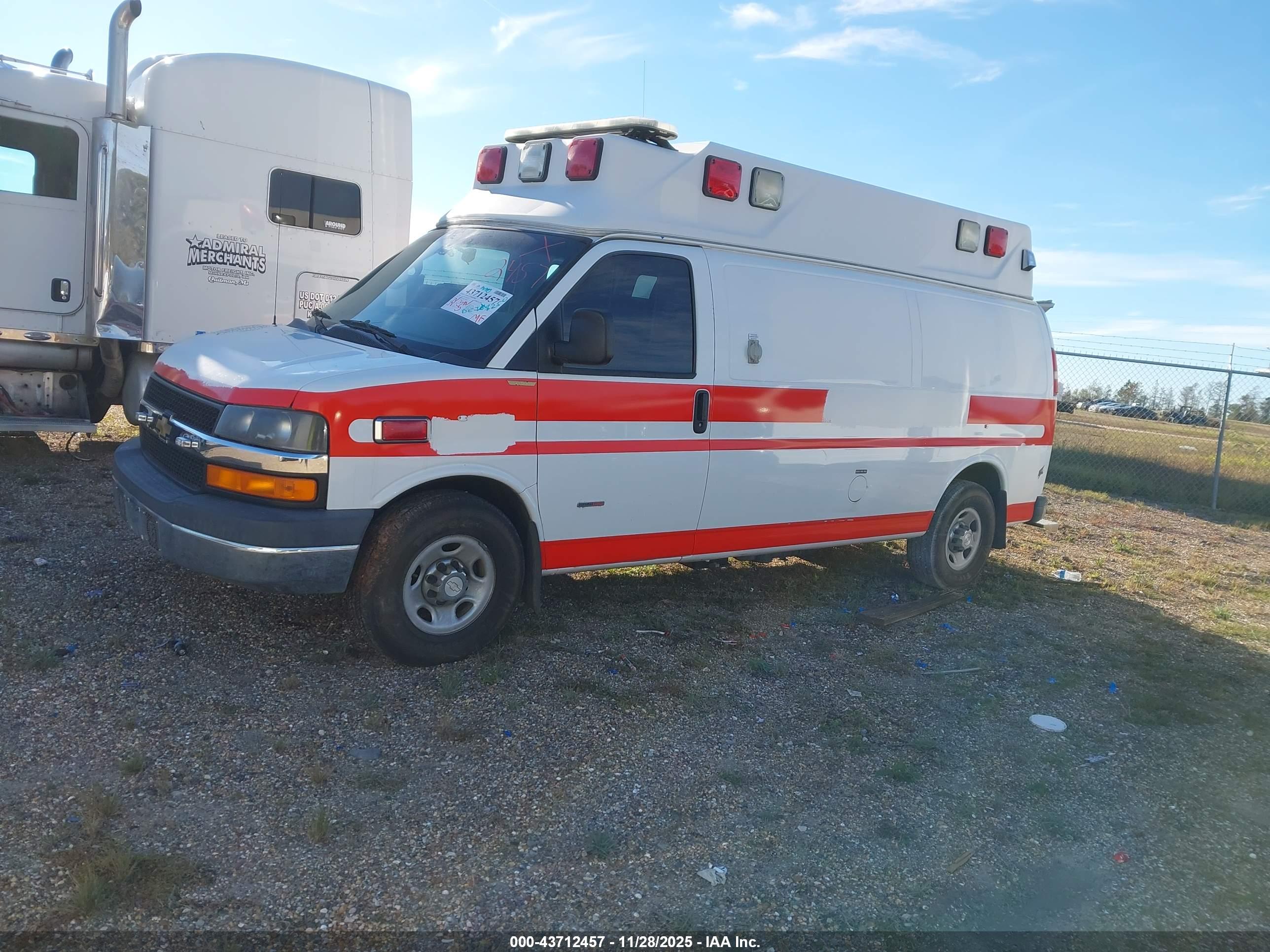CHEVROLET EXPRESS image 2