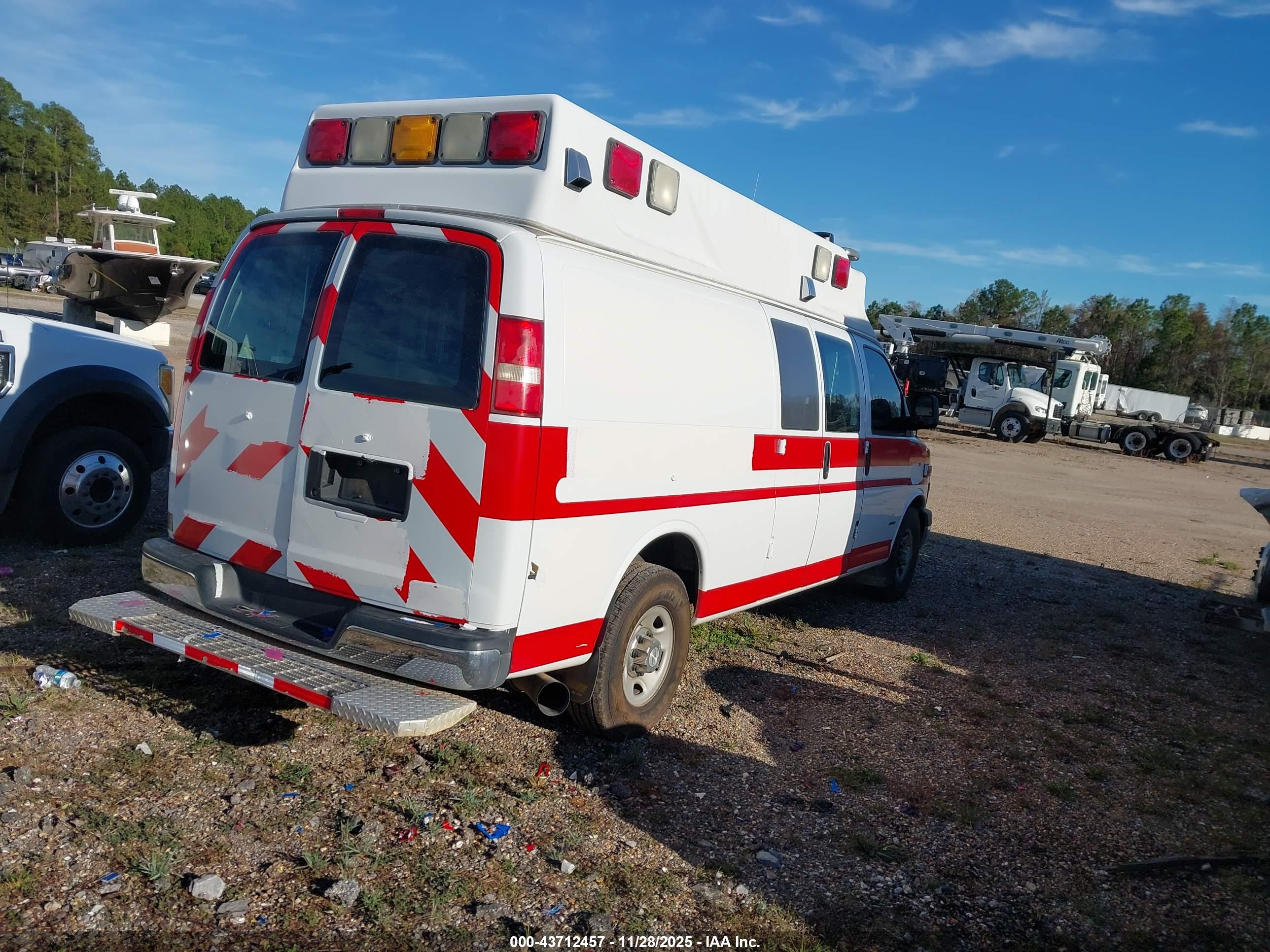 CHEVROLET EXPRESS image 4