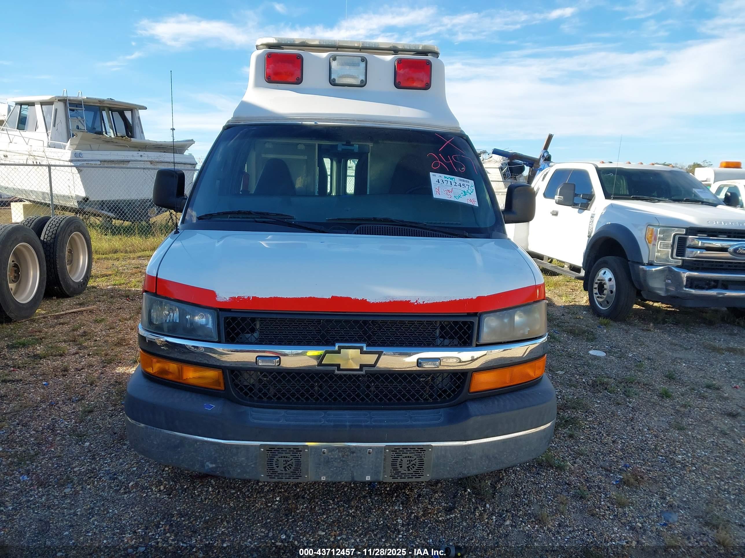 CHEVROLET EXPRESS image 6