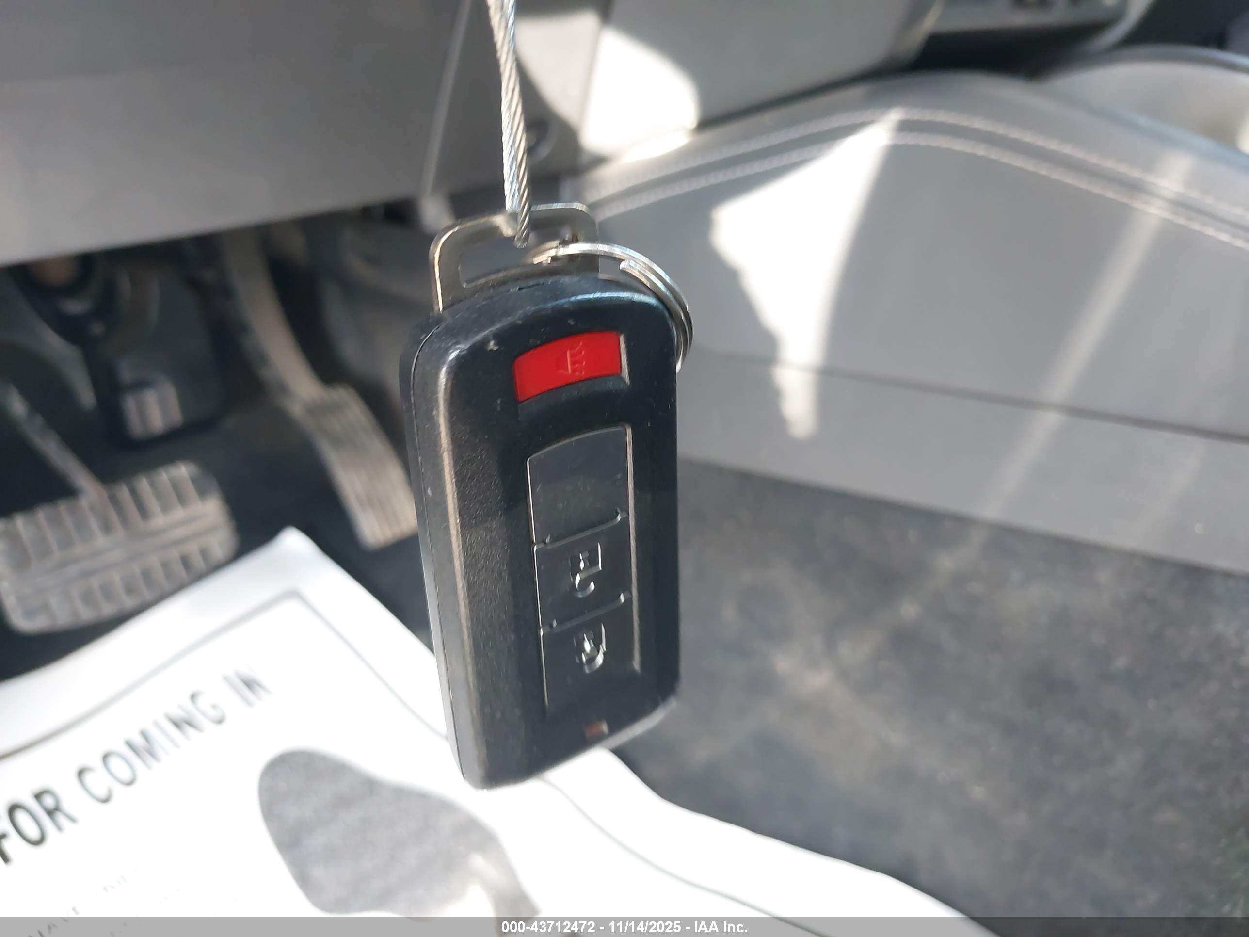 MITSUBISHI OUTLANDER image 11