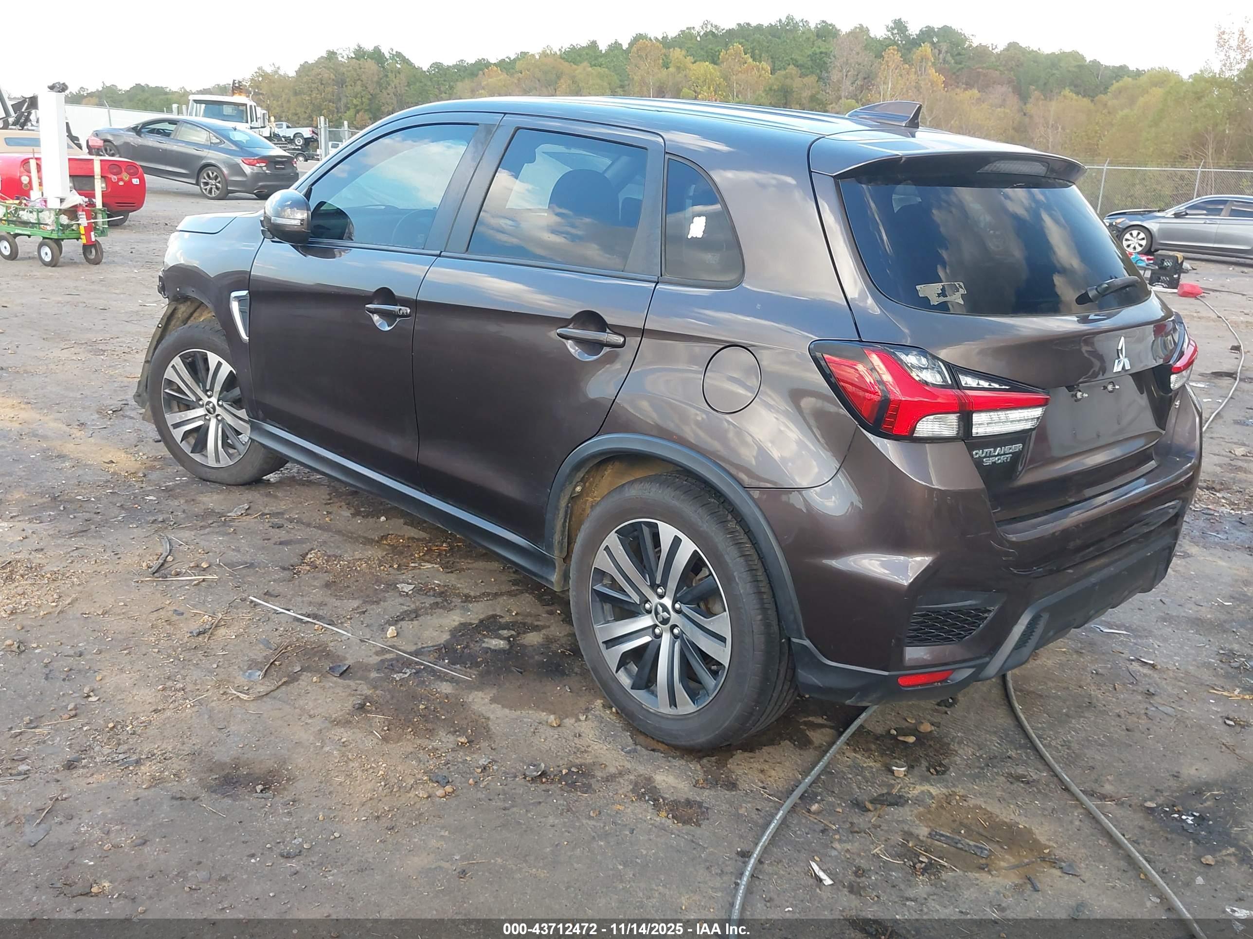MITSUBISHI OUTLANDER image 3