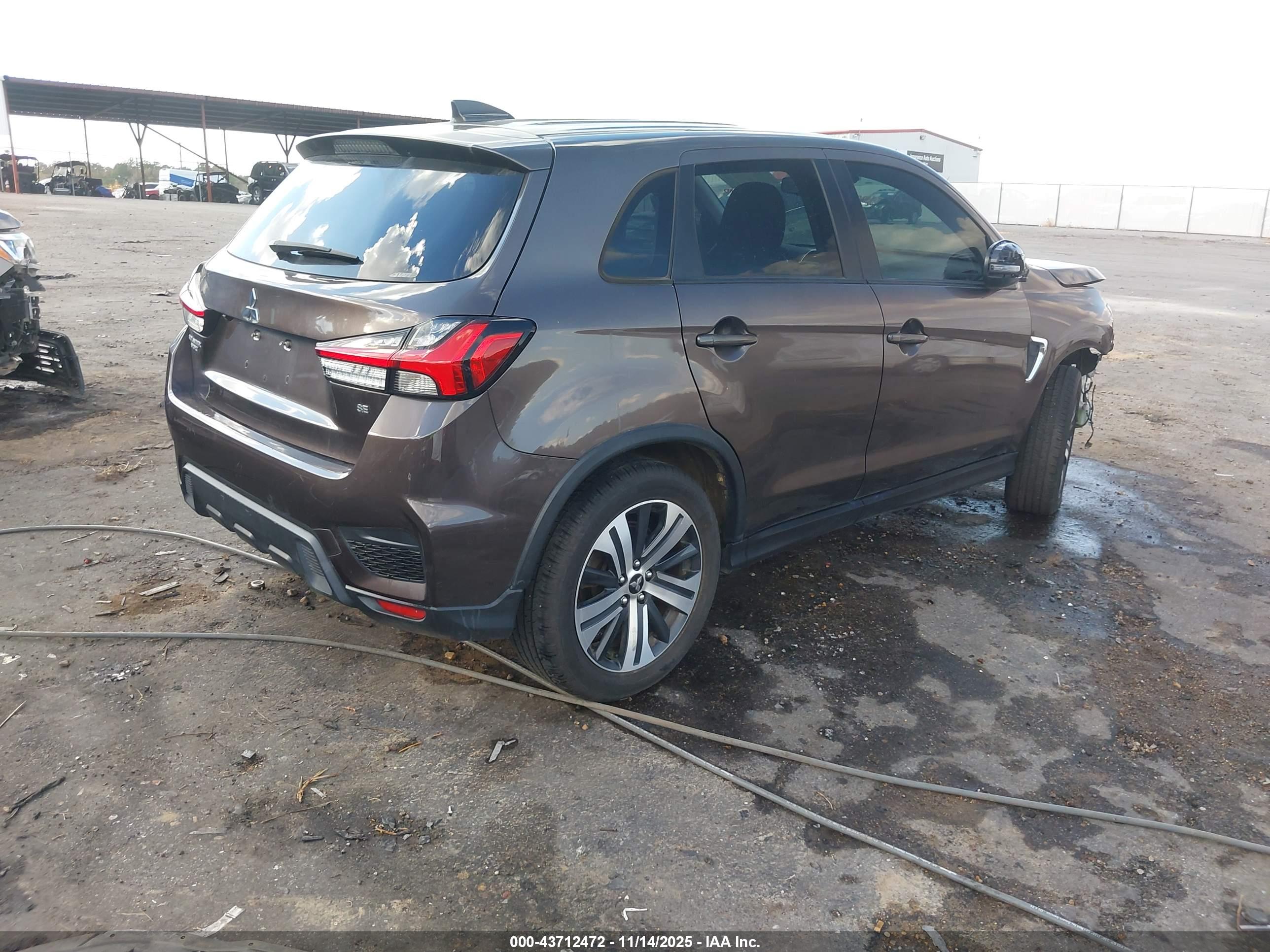 MITSUBISHI OUTLANDER image 4