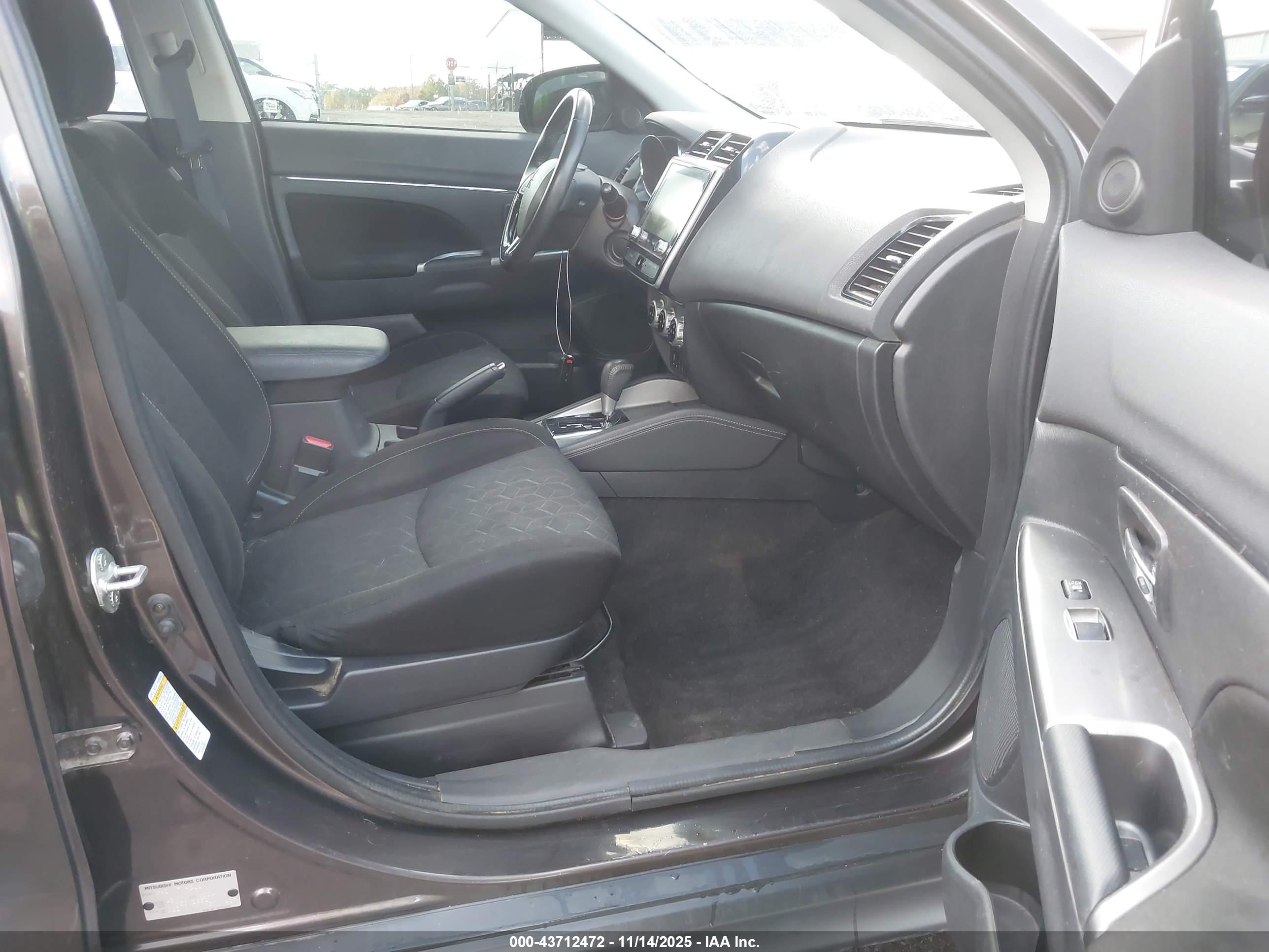 MITSUBISHI OUTLANDER image 5