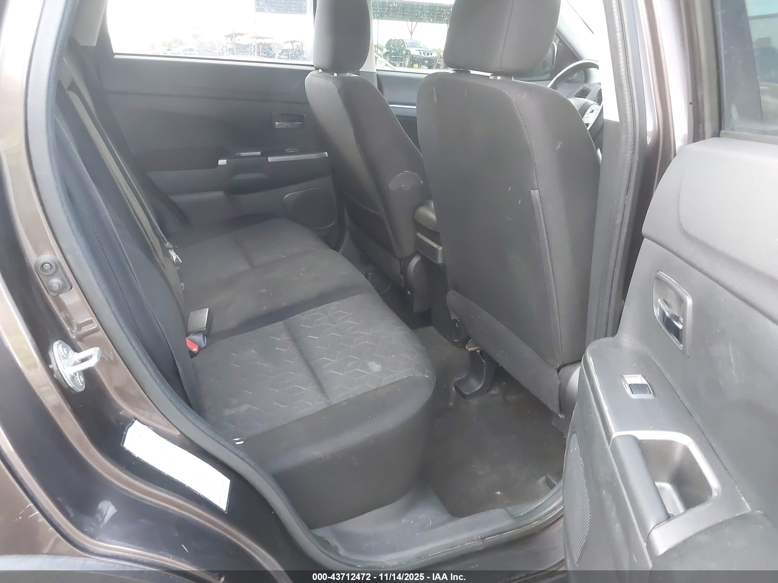MITSUBISHI OUTLANDER image 8