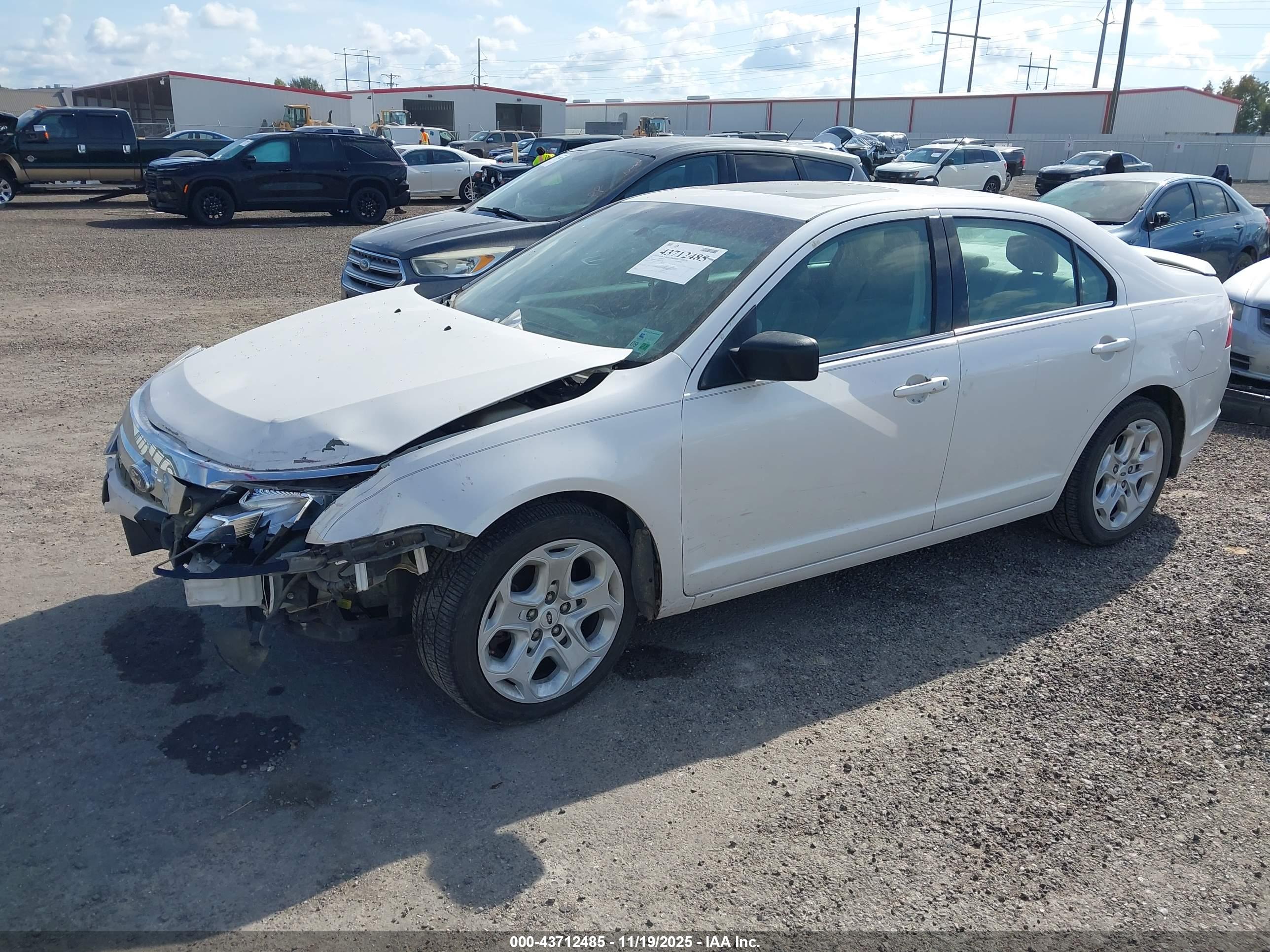 FORD FUSION image 2