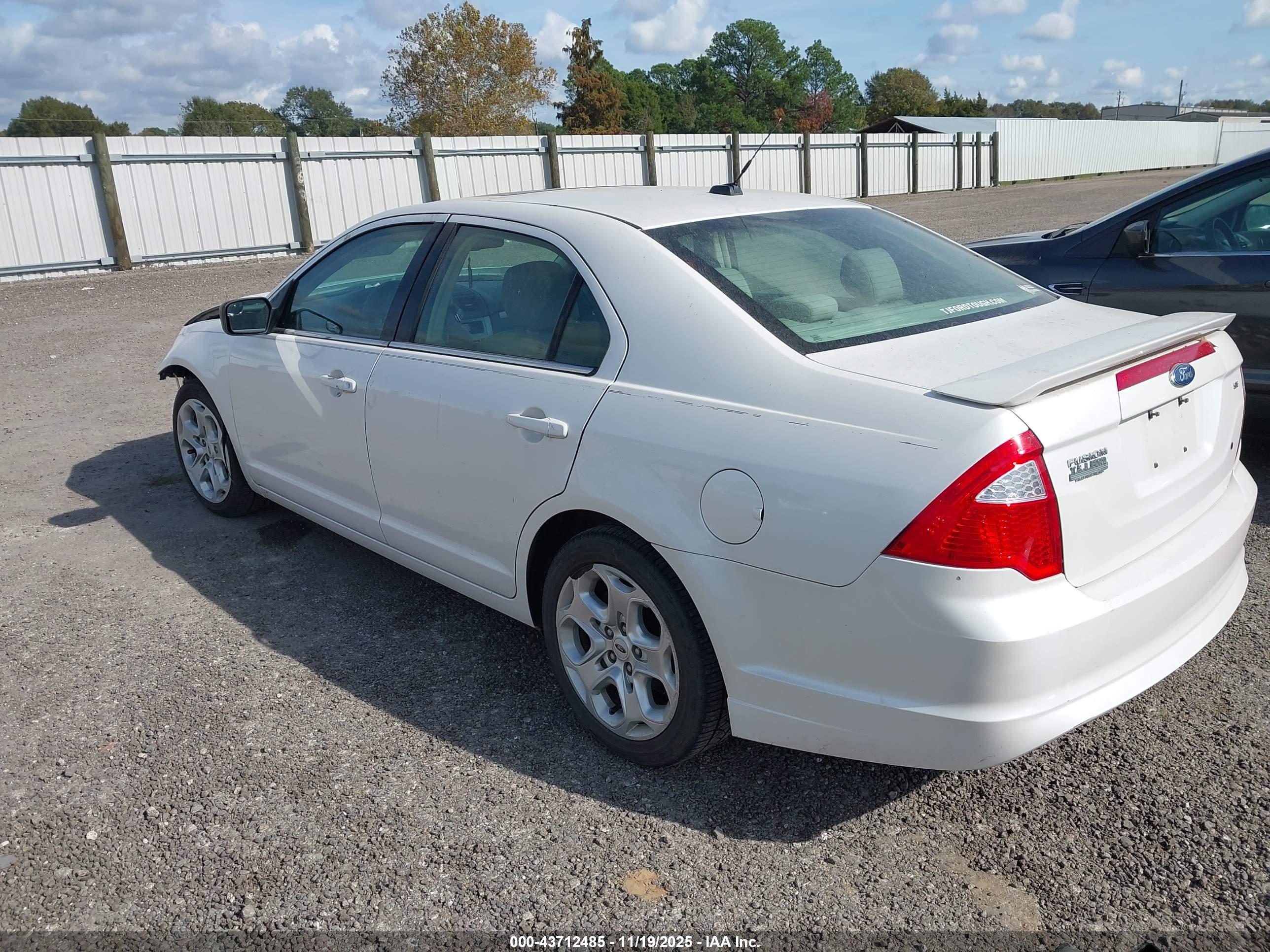 FORD FUSION image 3