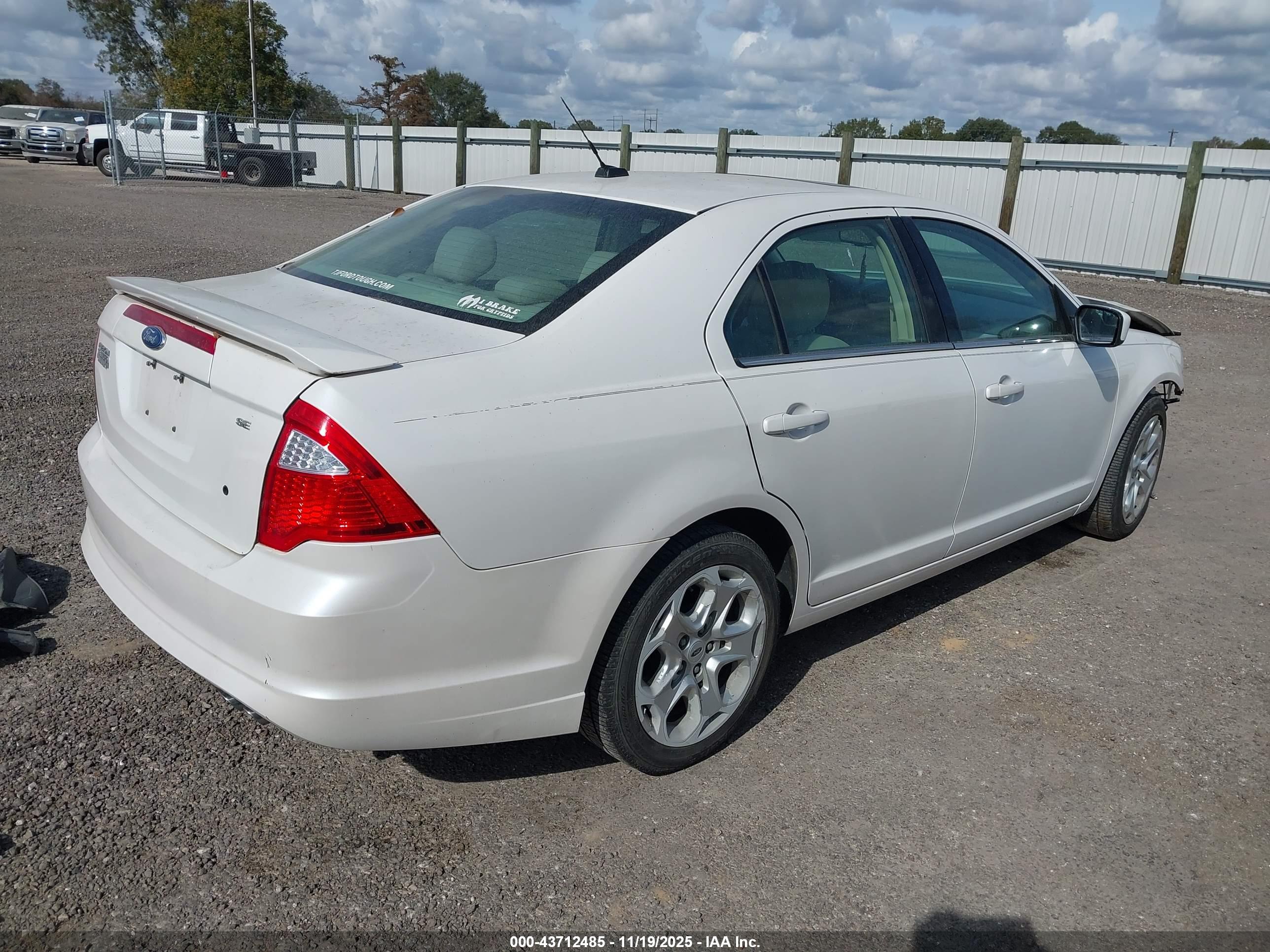 FORD FUSION image 4
