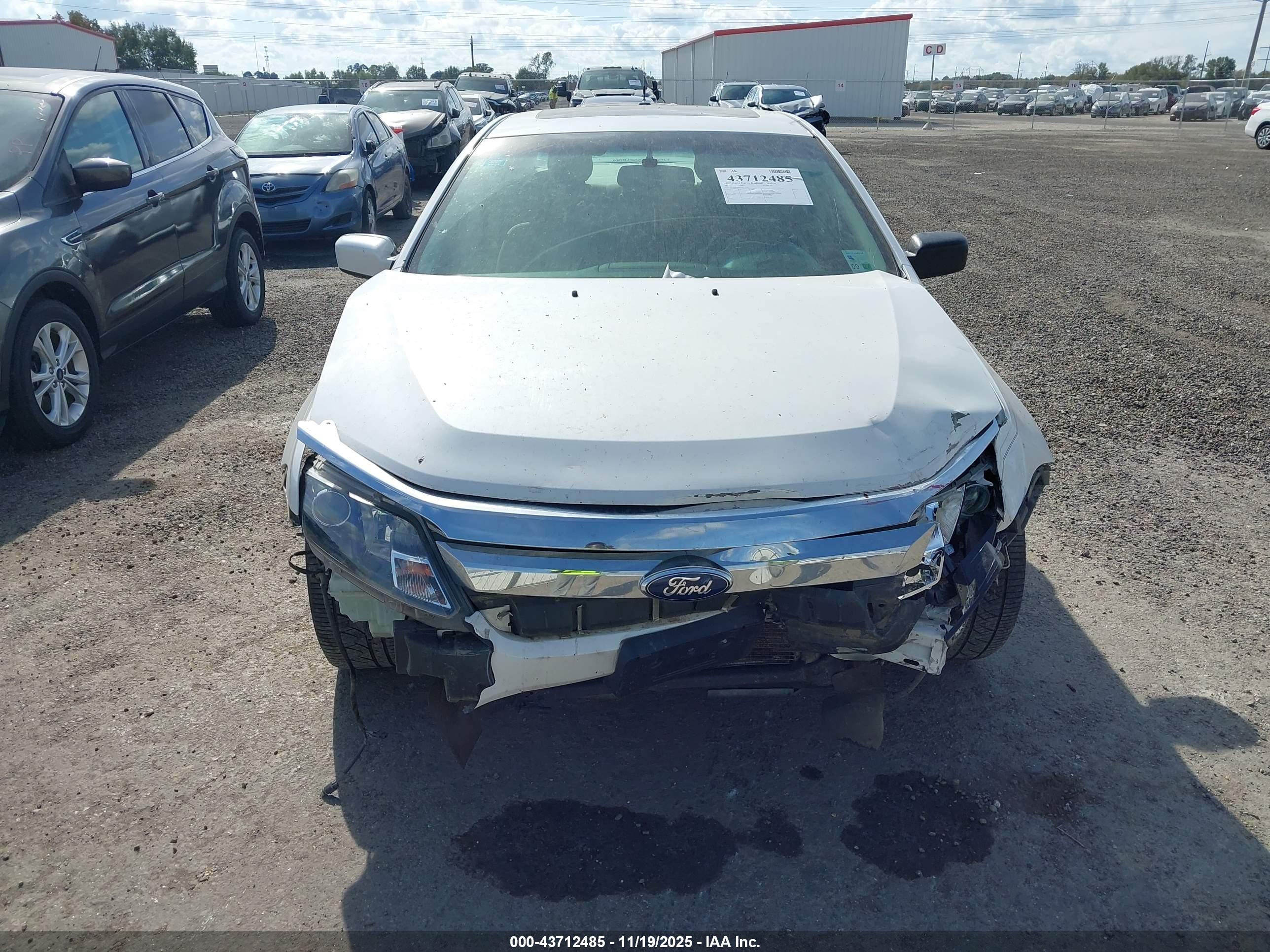 FORD FUSION image 6