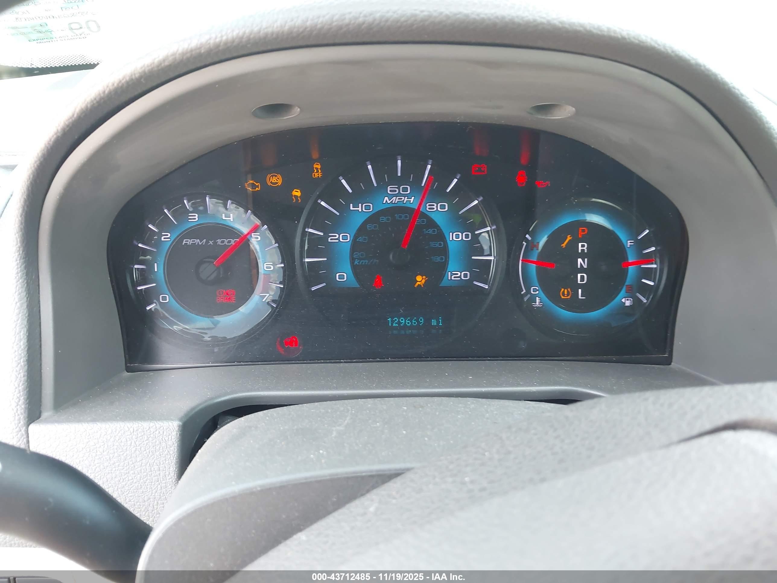 FORD FUSION image 7