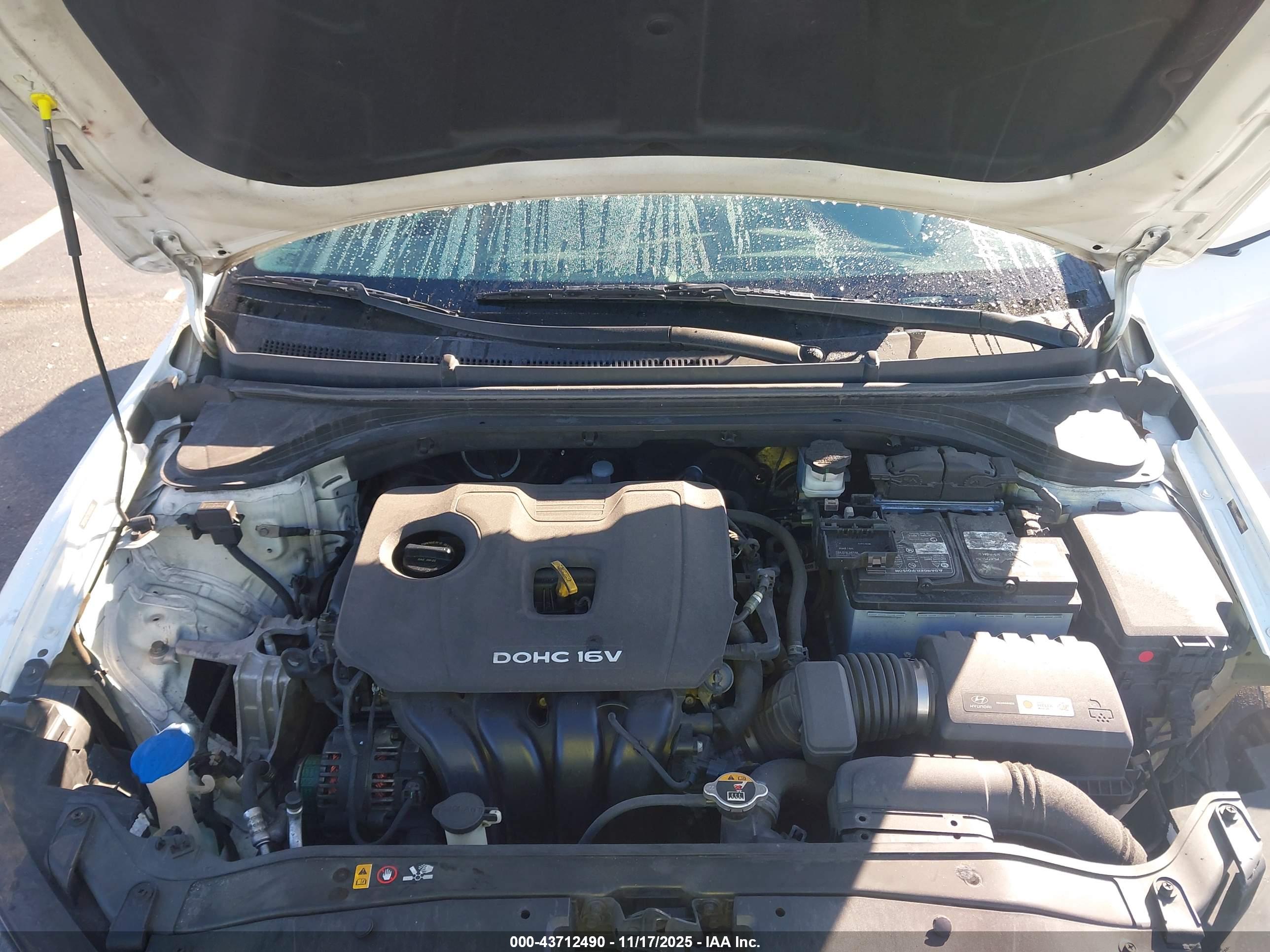 HYUNDAI ELANTRA image 10