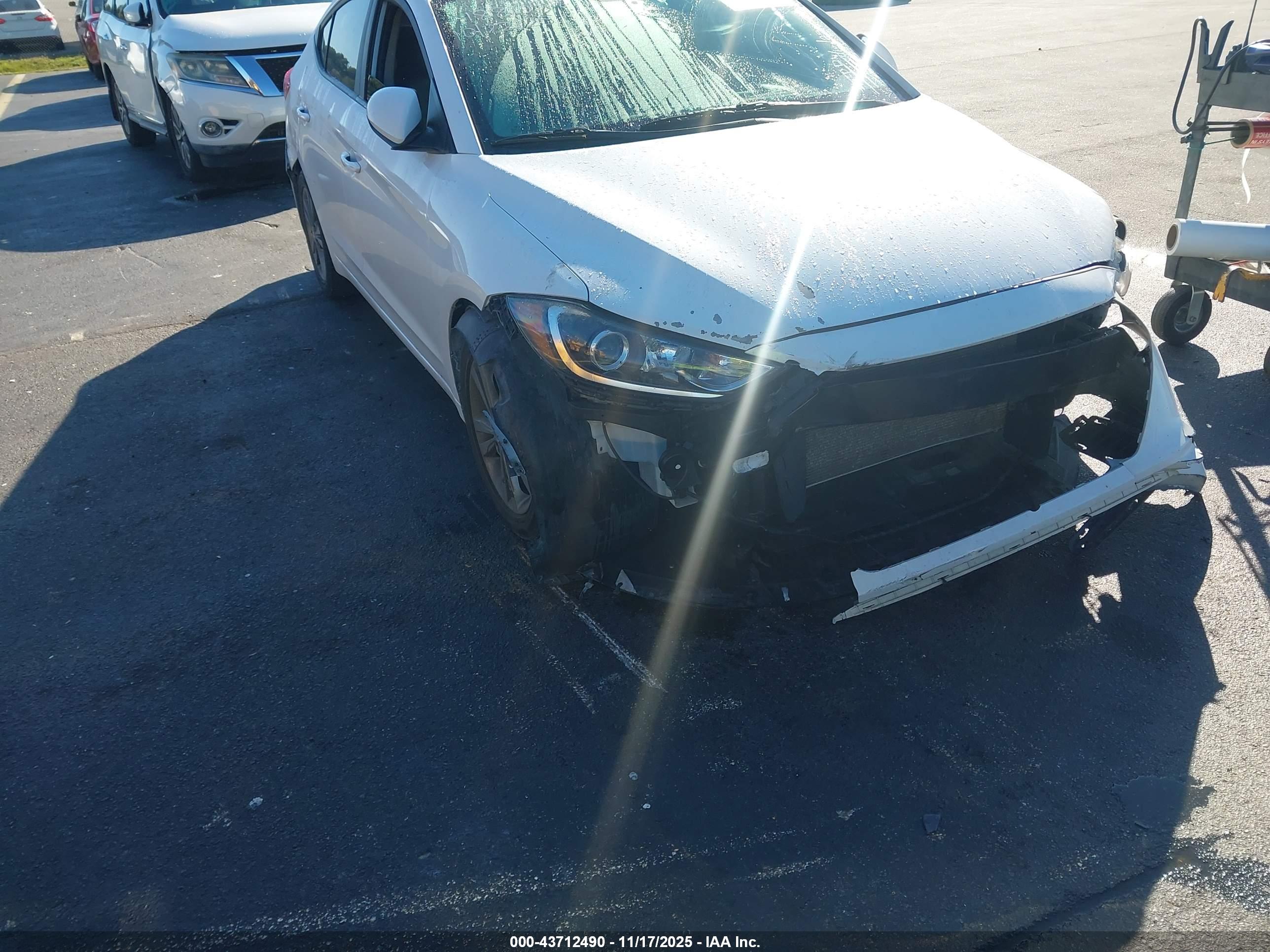 HYUNDAI ELANTRA image 6