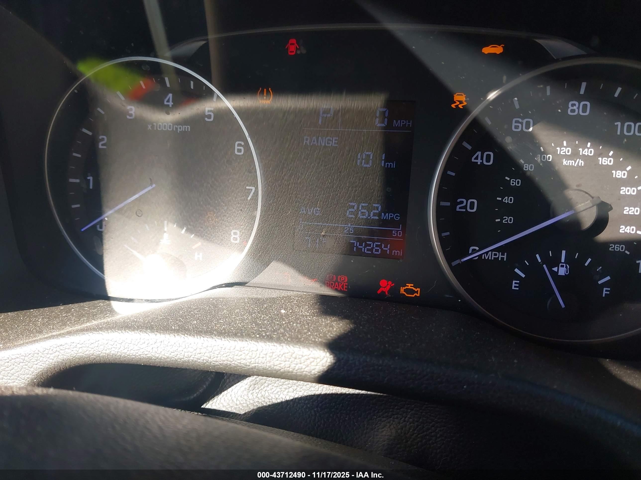 HYUNDAI ELANTRA image 7