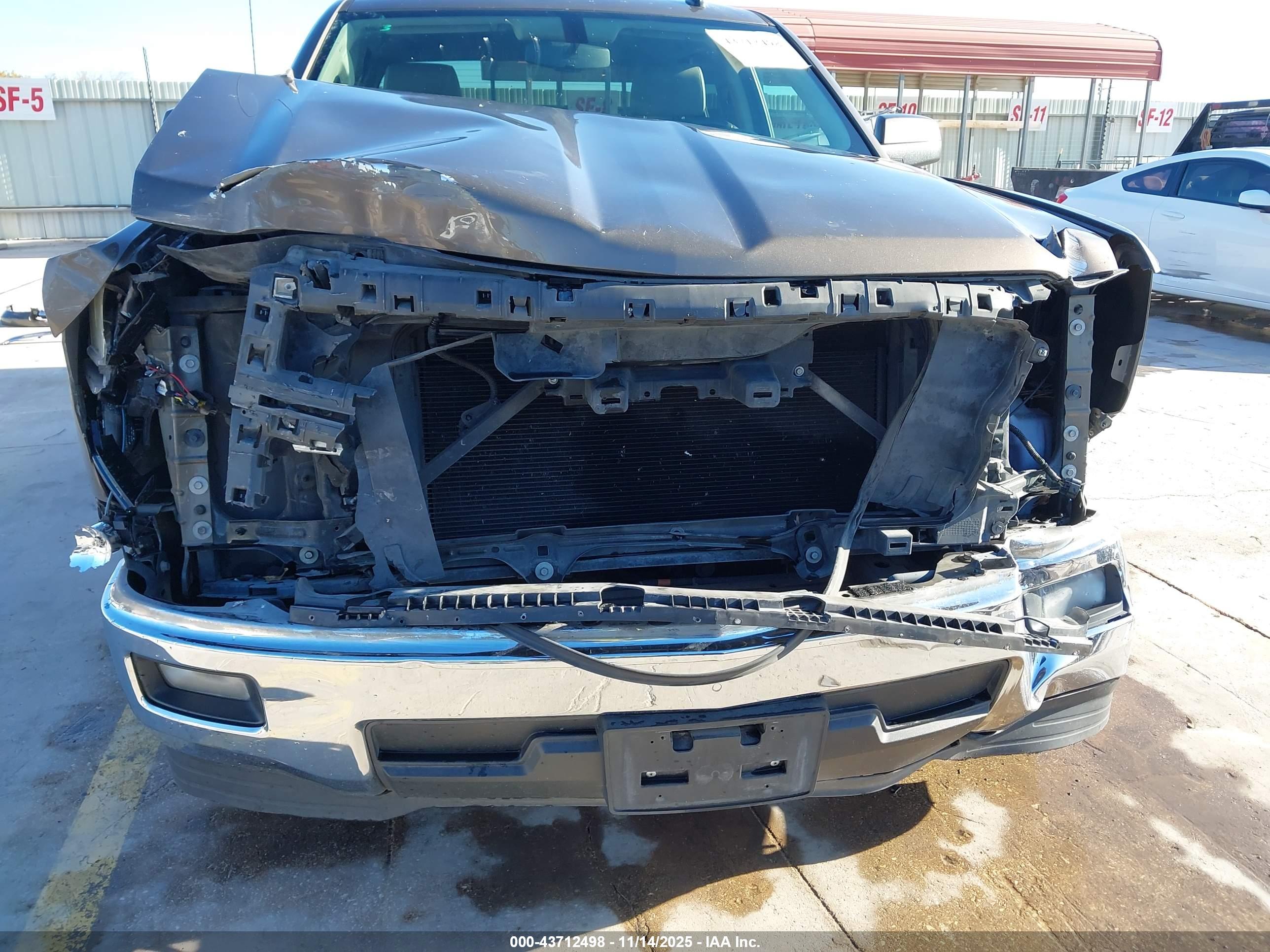 CHEVROLET SILVERADO image 6