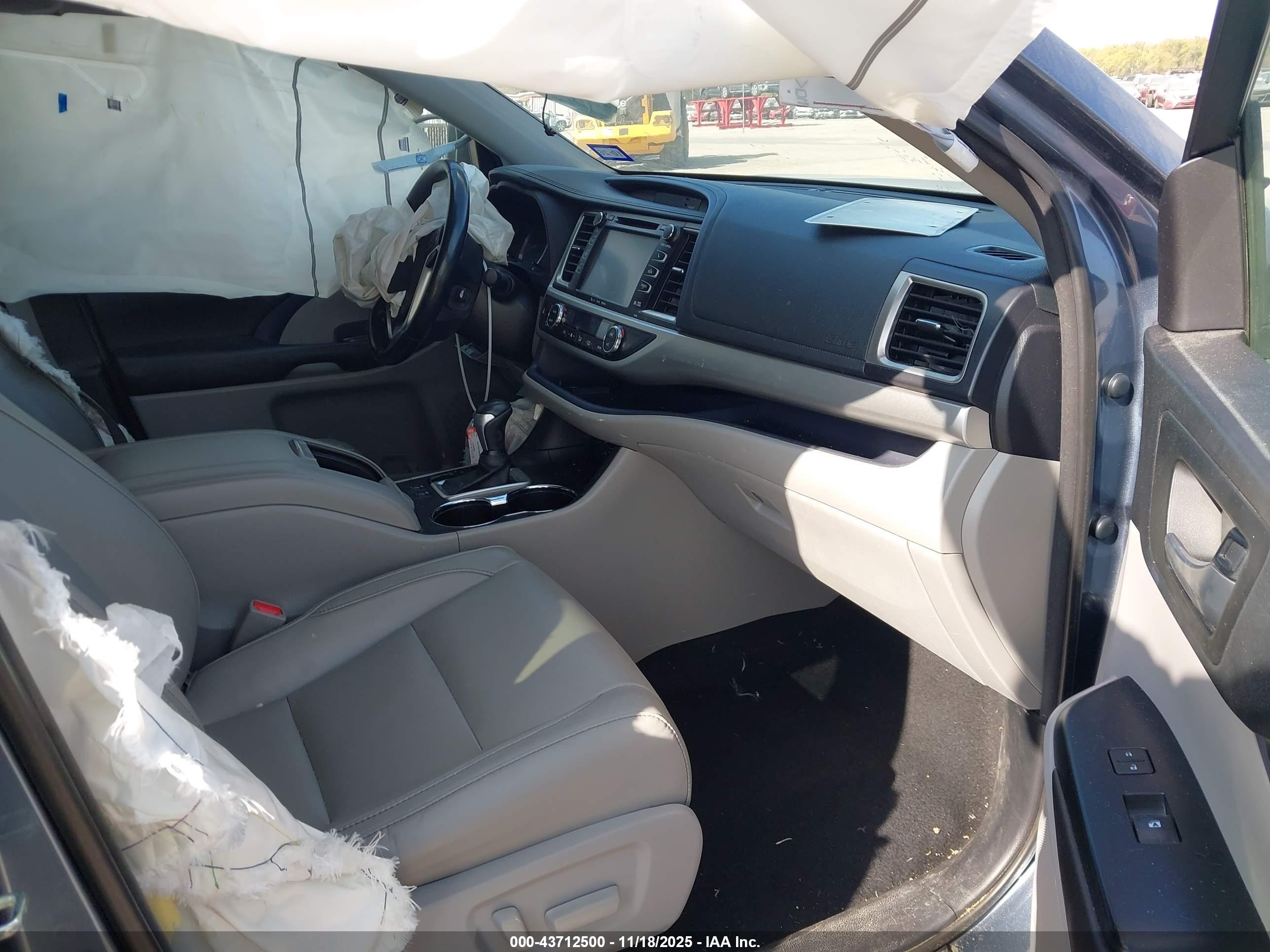 TOYOTA HIGHLANDER image 5