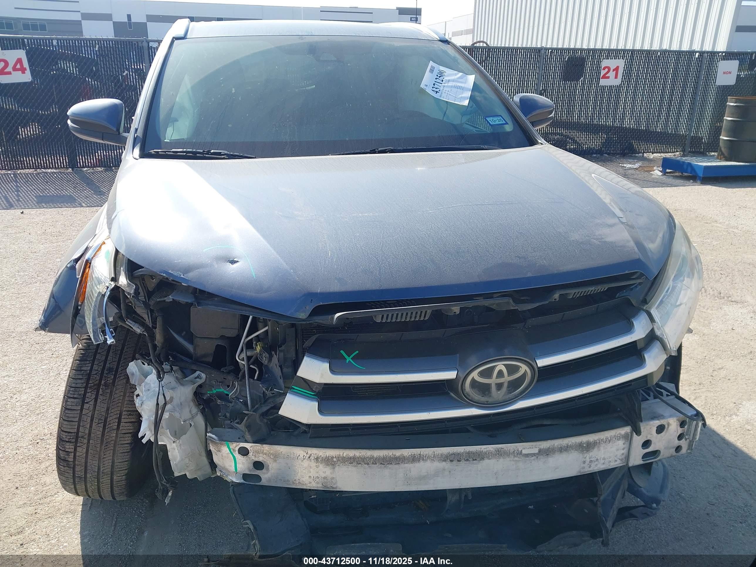 TOYOTA HIGHLANDER image 6